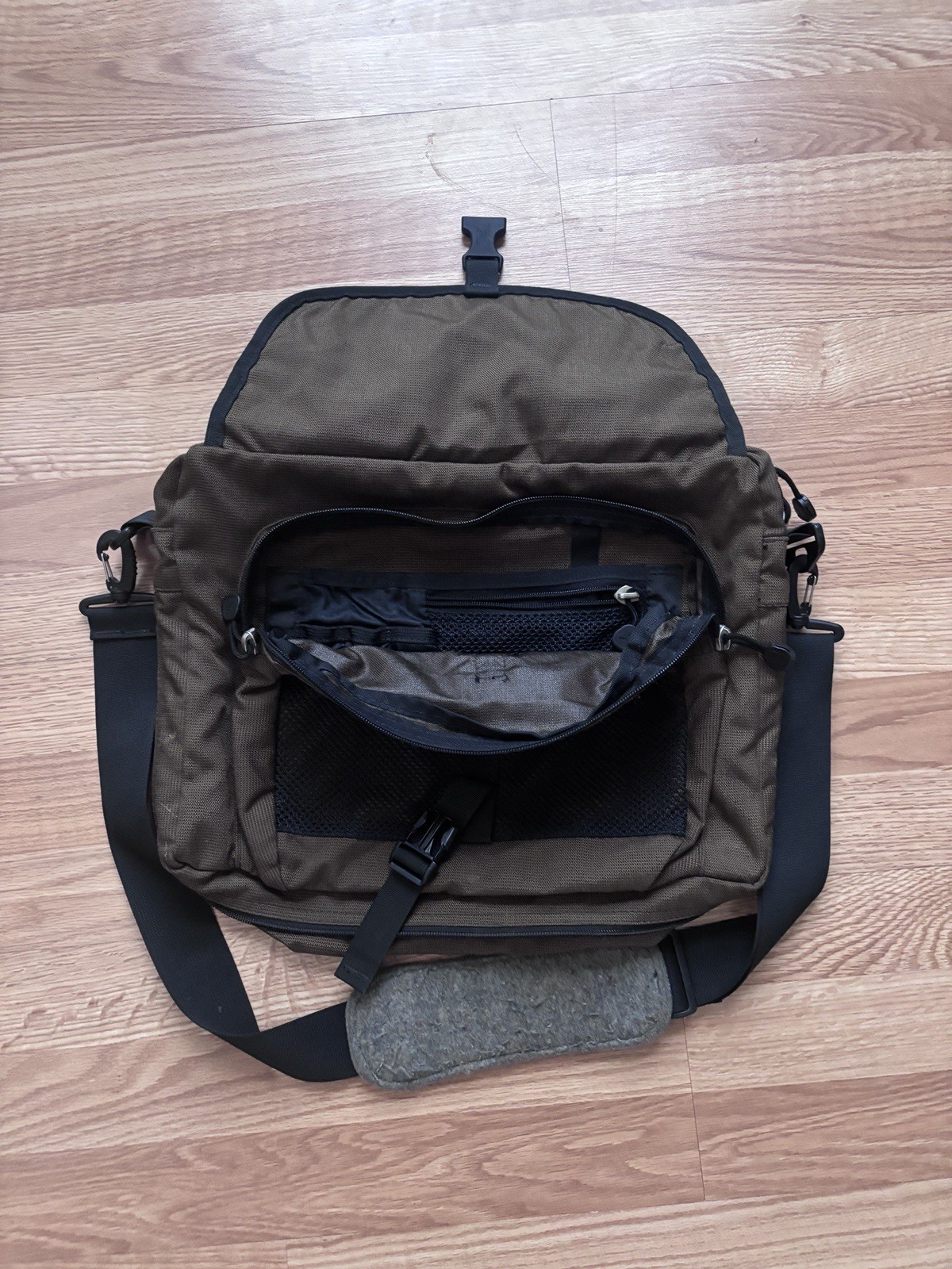 OverLand Equipment Olive Nylon Messenger Laptop Bag – Vintage Chico CA