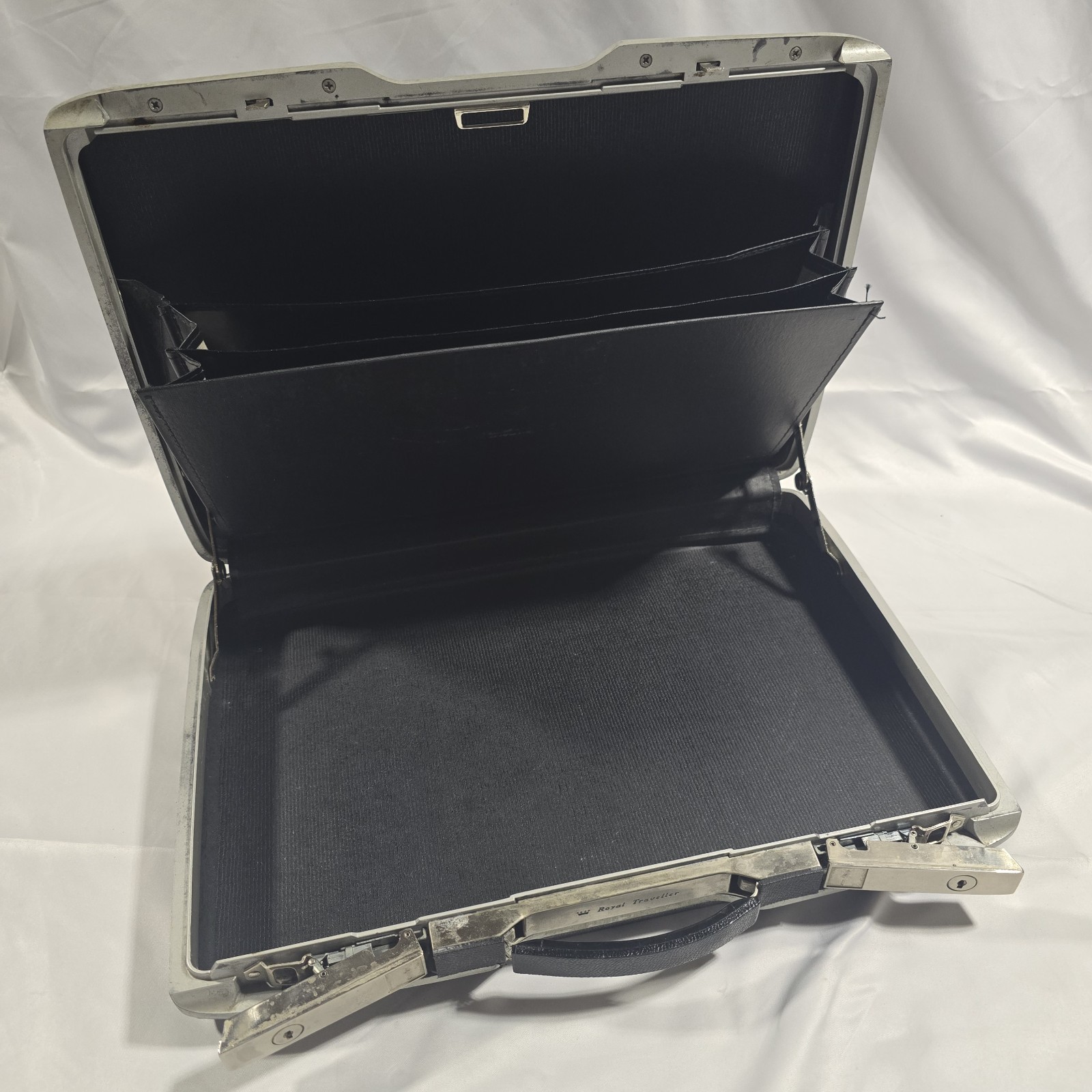 Royal Traveller Attache Briefcase 18″ X 12″ X 2″