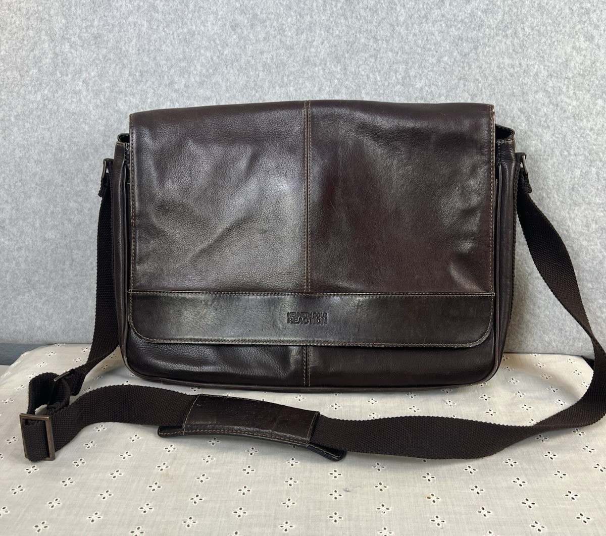 Kenneth Cole Reaction Brown Leather Messenger Bag Top Handle & Shoulder Strap