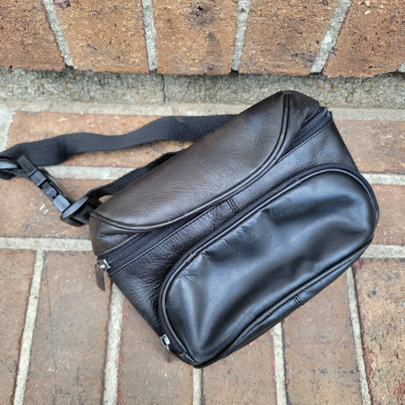 VTG Wilsons Leather Unisex Black Leather Fanny Pack Waist Travel Bag
