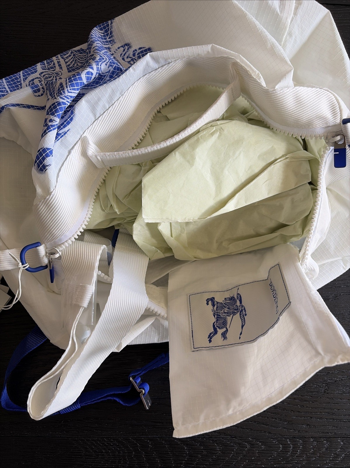 Authentic NEW BURBERRY UNI White Medium DUFFLE EKD Nylon Travel Bag / Backpack
