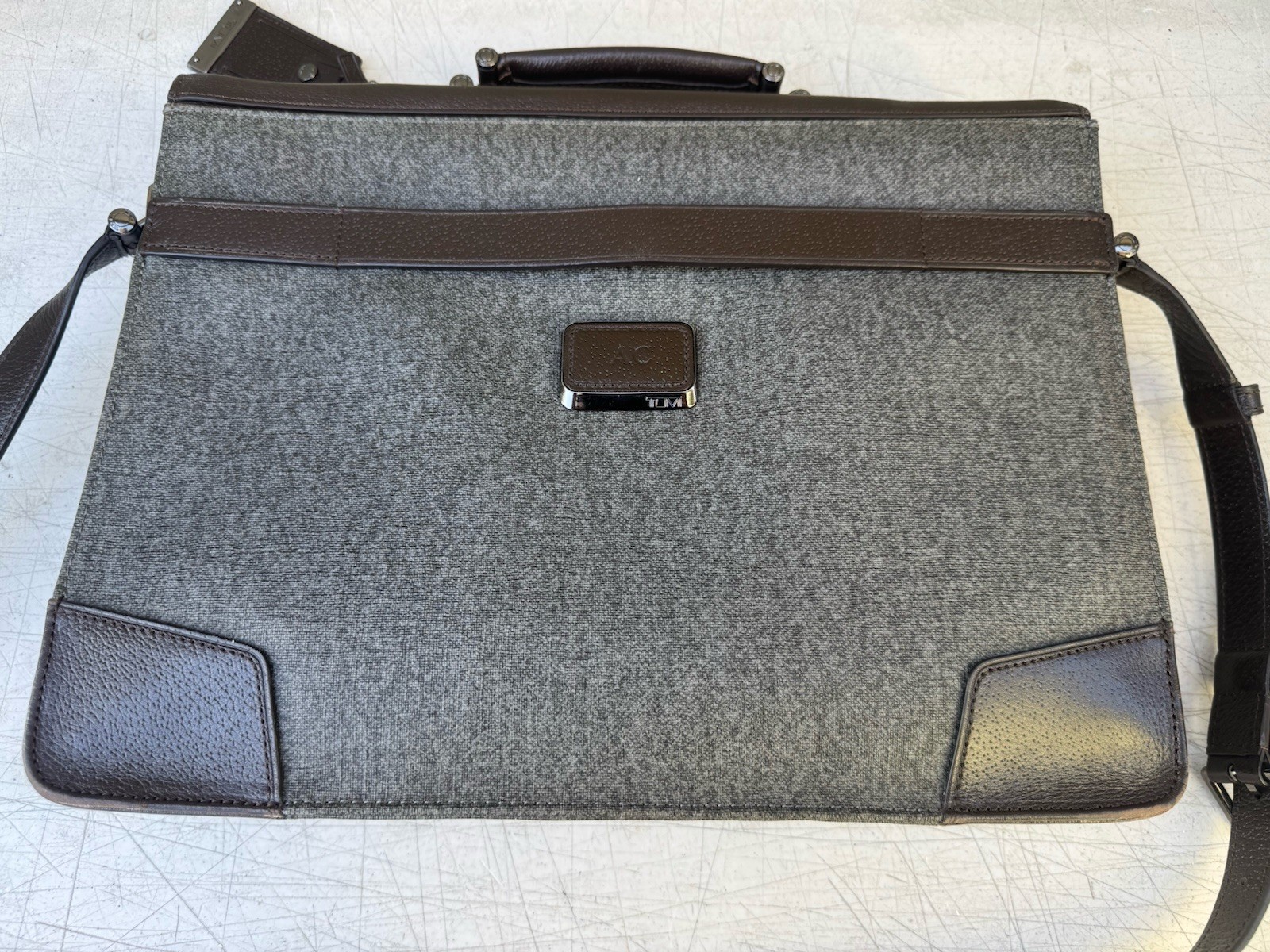 TUMI Astor Dorilton Gray Dark Brown Leather Business Shoulder Bag Briefcase