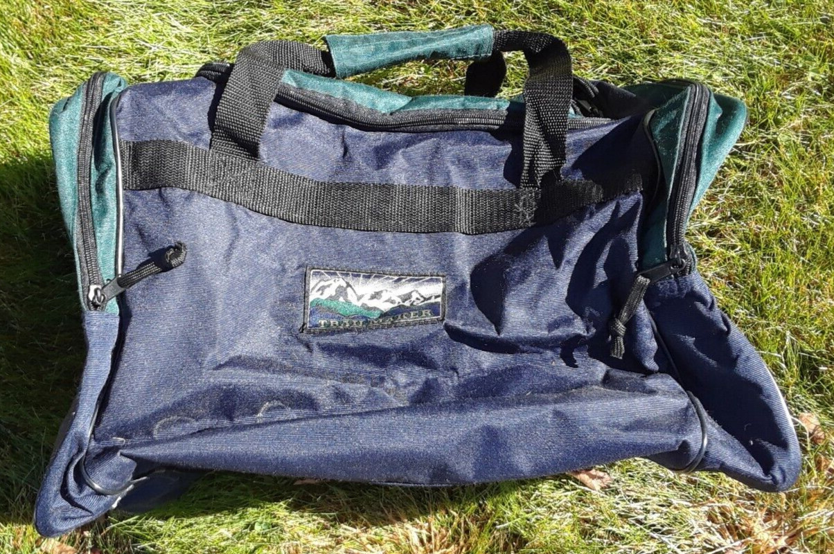 Trailmaker Equipment Duffle Bag Blue/Green 2 Pockets 19x11x10” Gym Bag Pre-owned