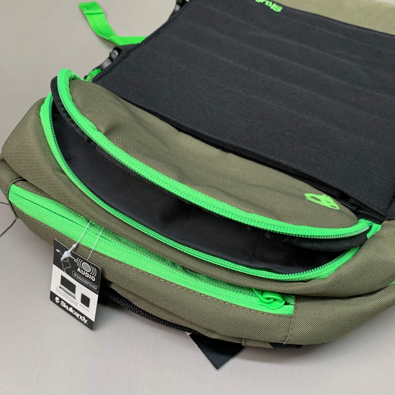 SKULLCANDY Heavy Duty Backpack 18″ x 12″ Green/Black SKDY1153
