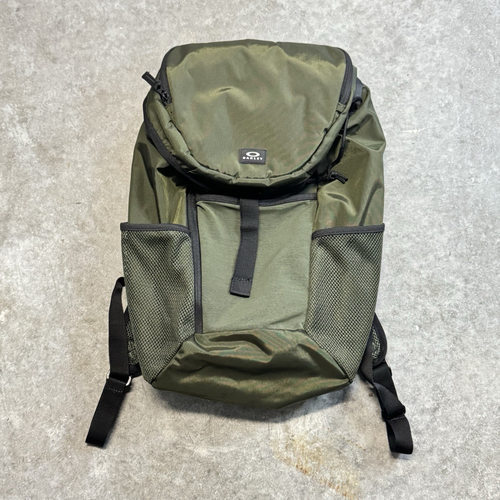 Oakley Clean Days Backpack Dark Brush Green 22L 100% Recycled Nylon