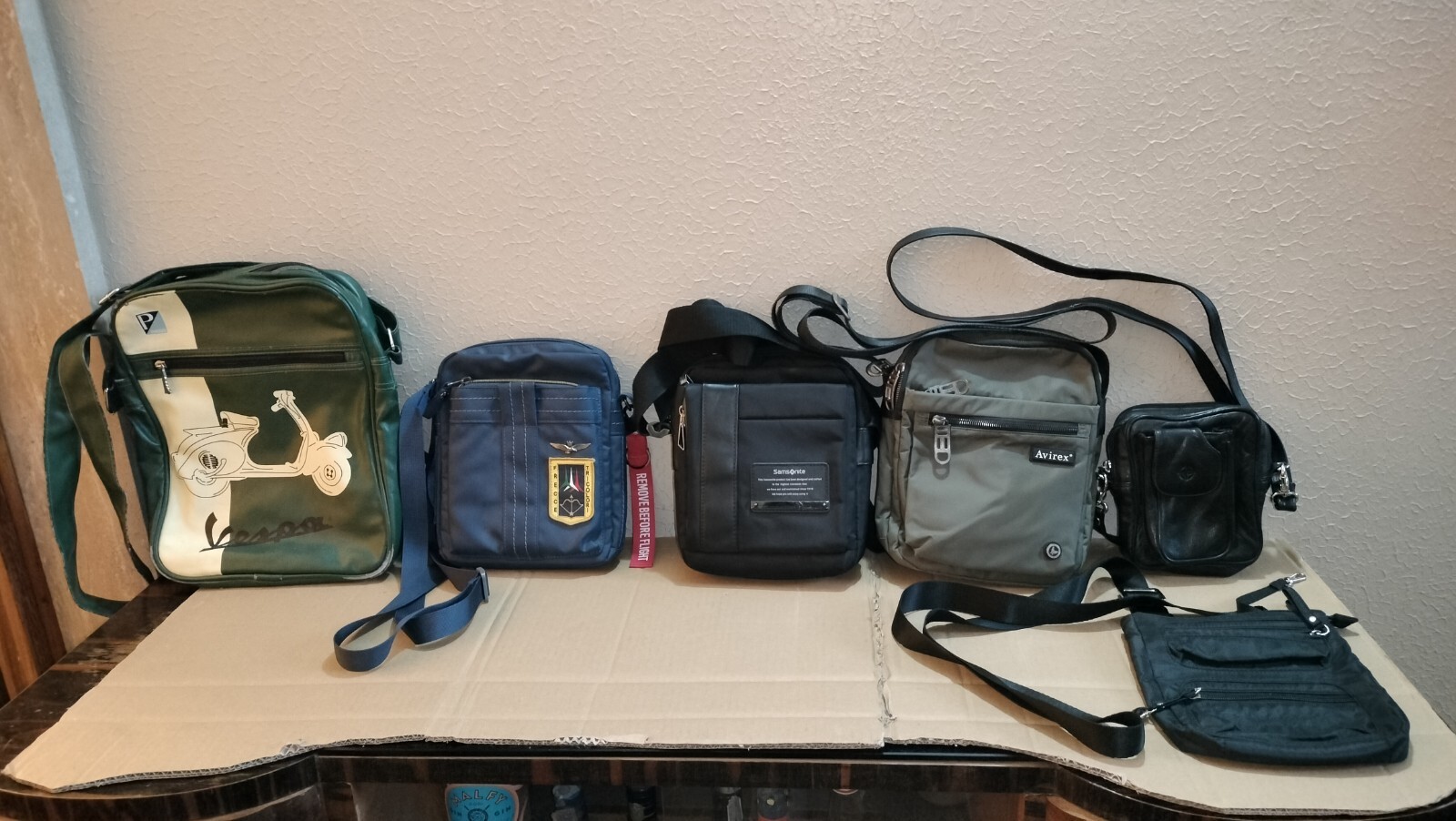 Lot of 6 Vespa Mixed Object Bag(s) – Avirex Tricolor Arrows – Samsonite