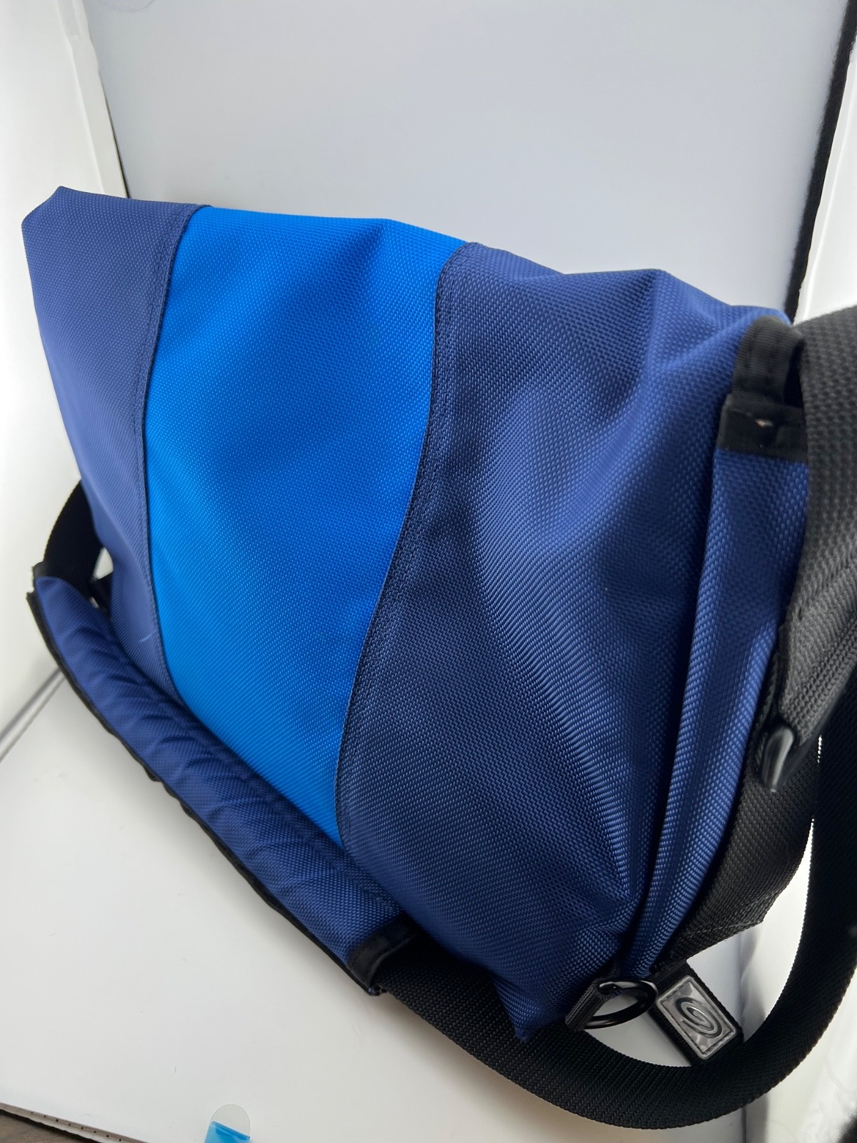 Timbuk2 Classic Messenger Bag Blue Two Tone Color Block Commuter Laptop Medium