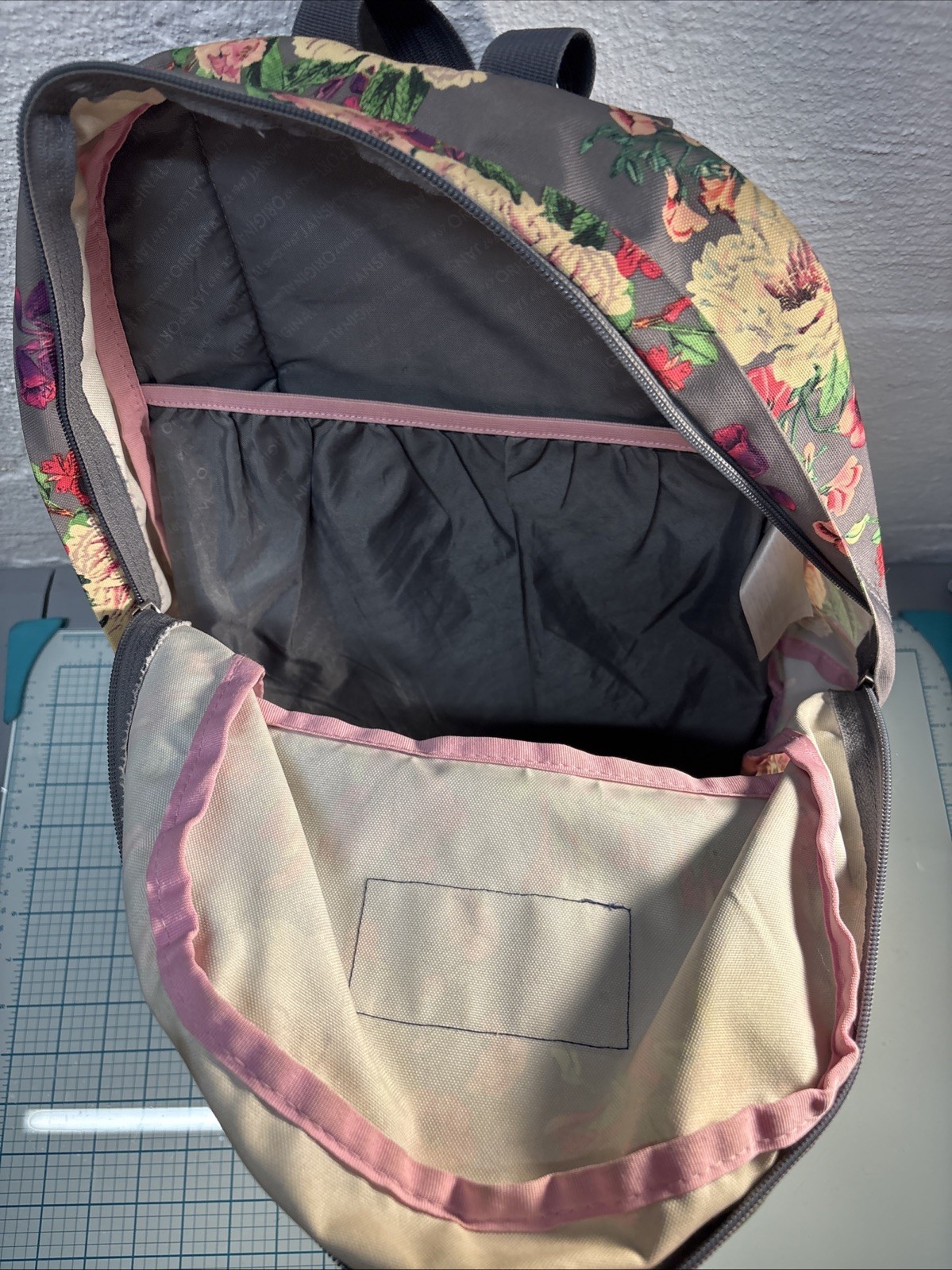 JanSport Cool Student 17.5″ Backpack – Gray Floral