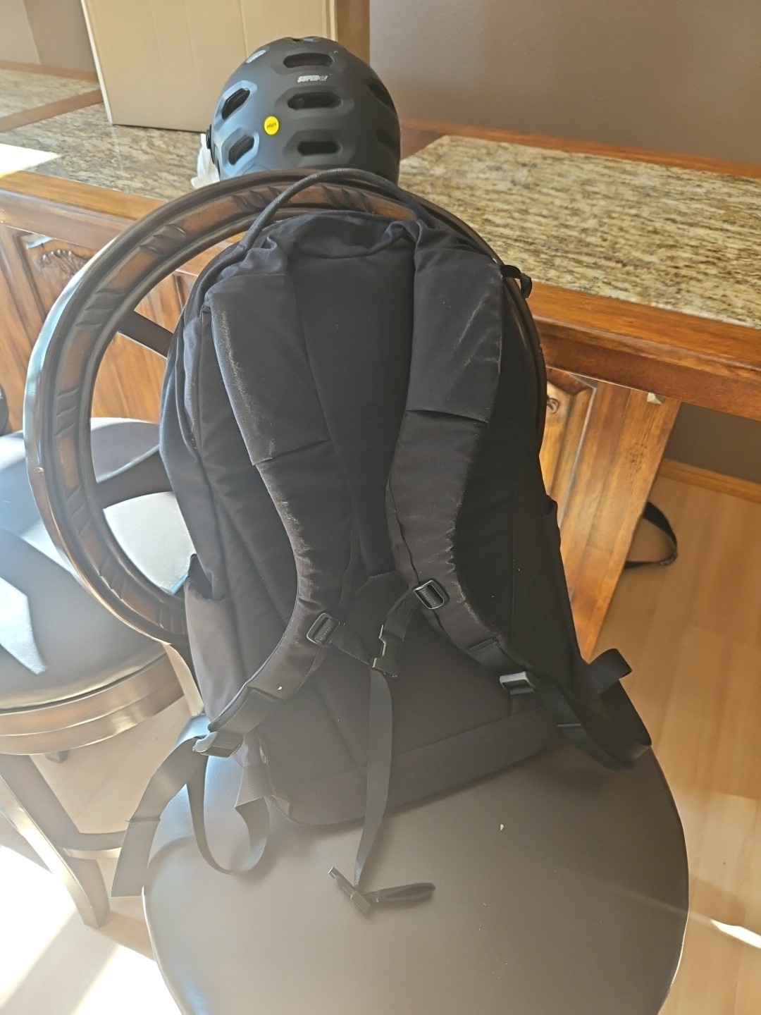 Evergoods Civic Half Zip 22L (CHZ22) – SMALL TEAR NEAR ZIPPER, SEE LAST PHOTO