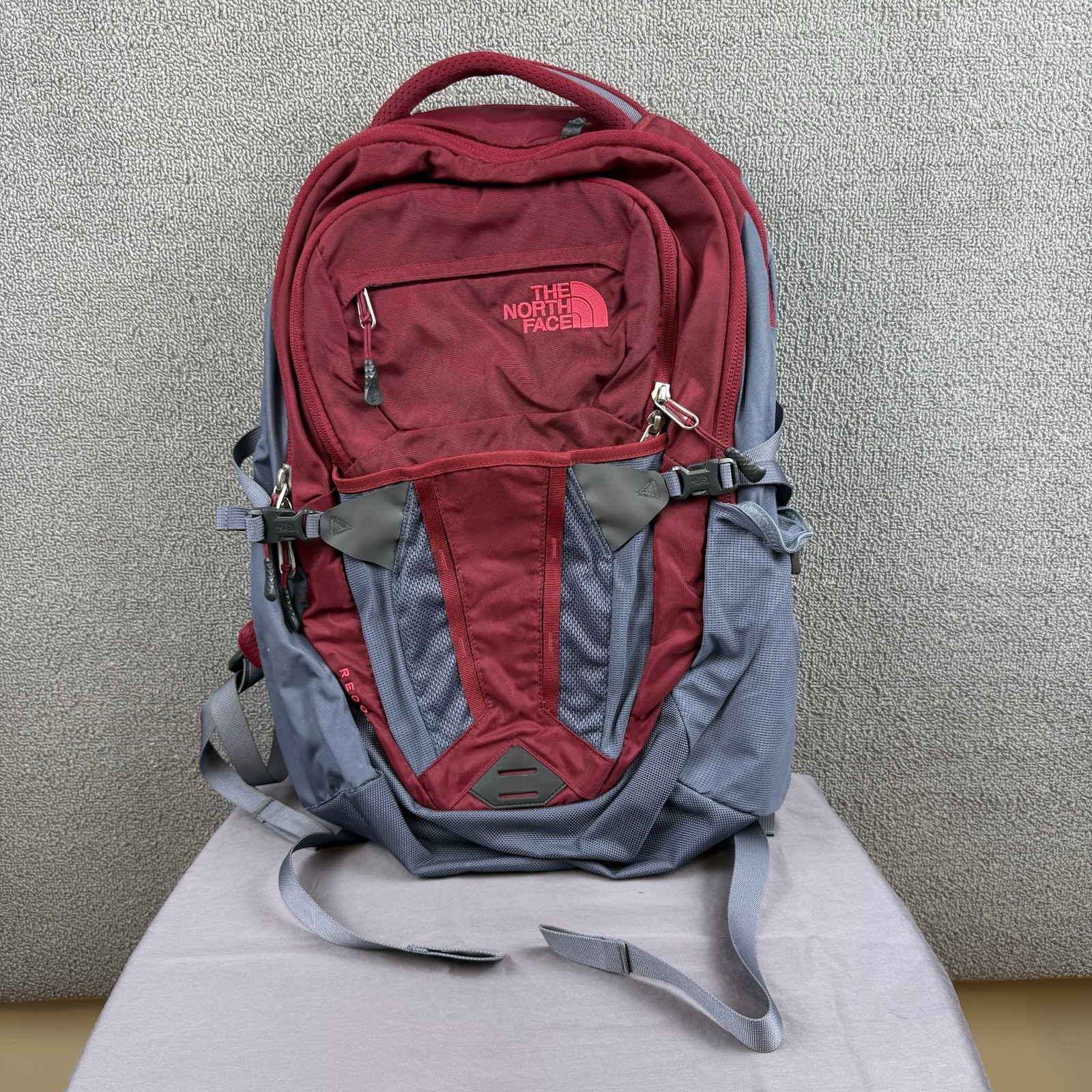 The North Face Recon Backpack Burgundy Maroon Grey FlexVent Laptop Daypack 30L