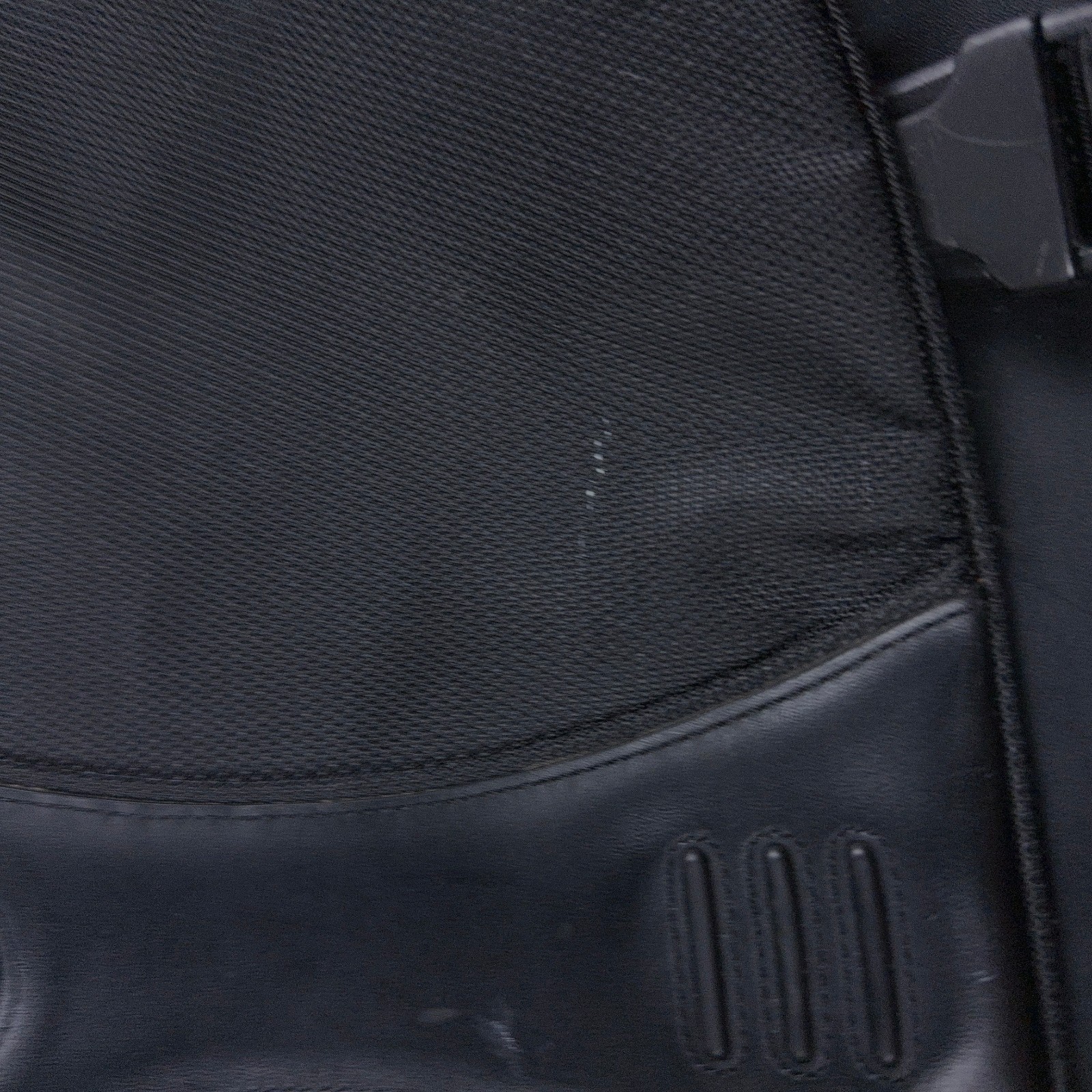 Tumi T2 Tech Bag Black Ballistic Expandable Messenger Laptop Bag Satchel Travel