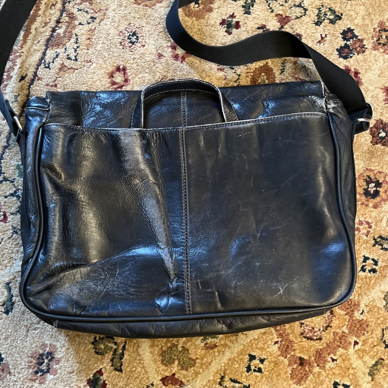 Wilsons Leather BLACK Messenger Flap BAG Distressed Grunge office School Retro