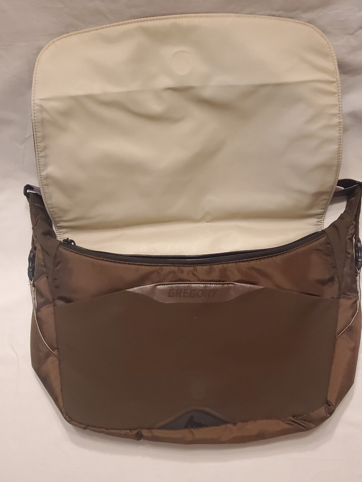 Gregory Messenger Style Courier Bag 15″ X 10″ Shoulder Strap Water Resistant