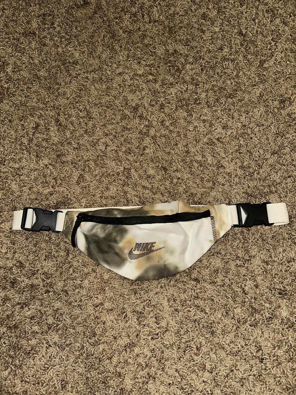 Nike Adult Unisex Heritage Sail Black Earth Tone Waist Pack Sample