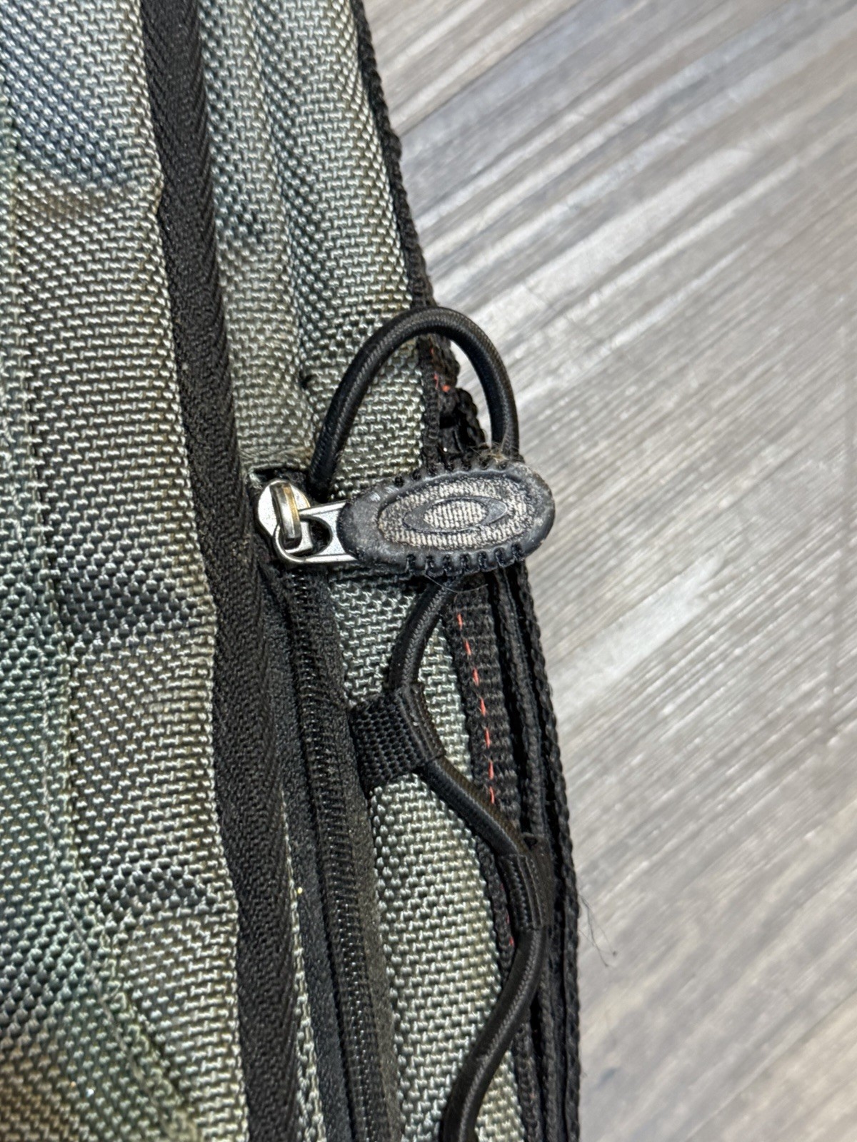 Oakley Tactical Field Gear Vertical Messenger Laptop Bag Strap Vintage Y2K Gray