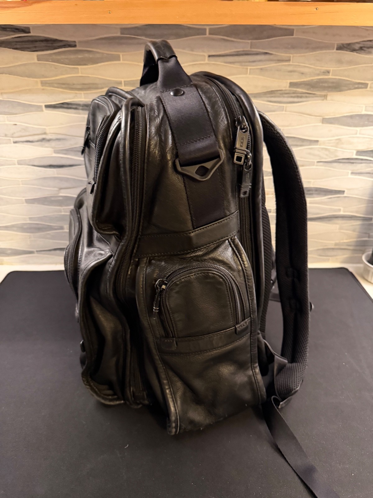 Tumi Alpha 2 – T Pass Leather Brief Pack
