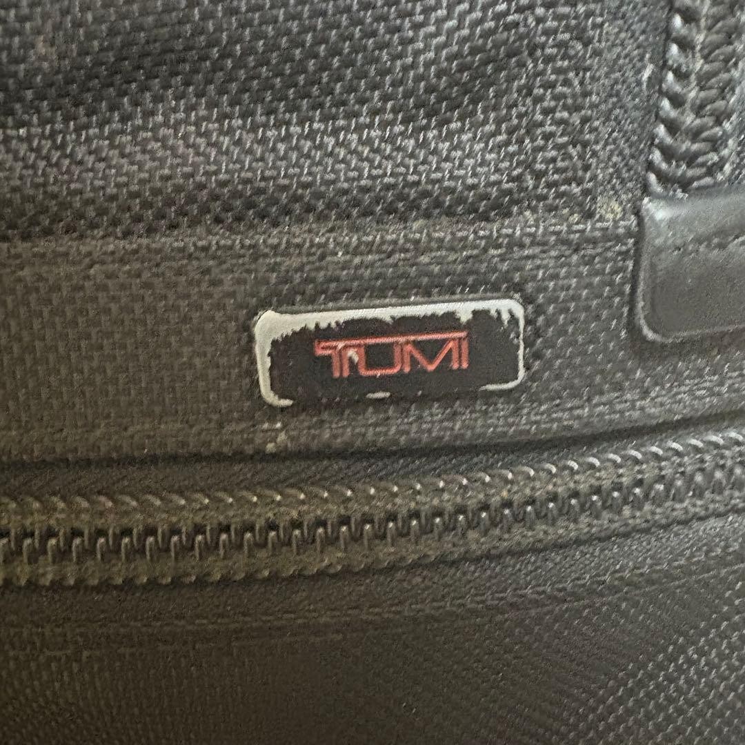 TUMI Compact Large Screen Computer Briefcase 48cm/18.9in 33cm/13in Black