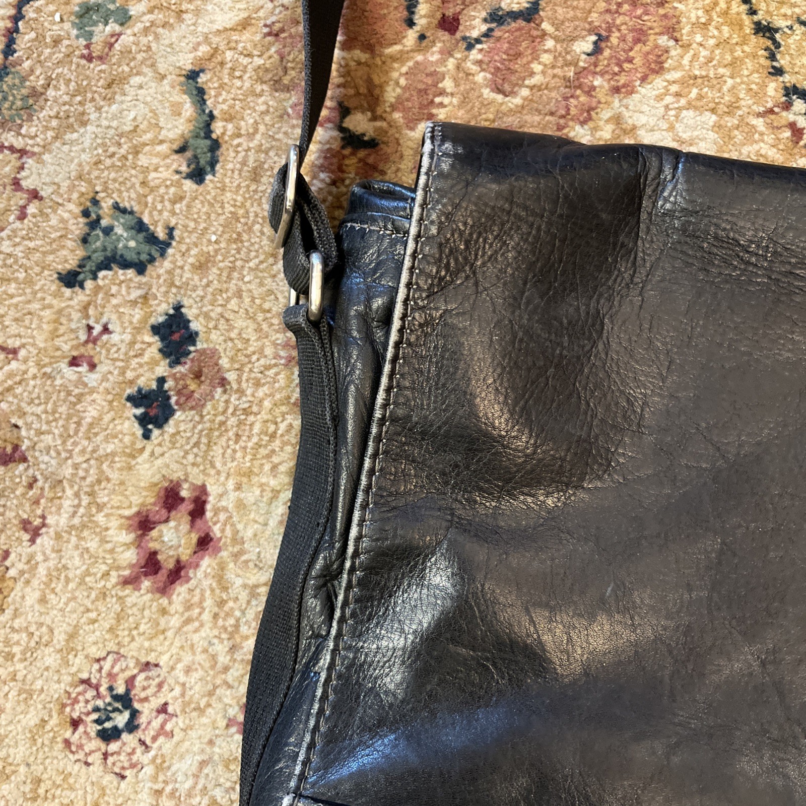 Wilsons Leather BLACK Messenger Flap BAG Distressed Grunge office School Retro