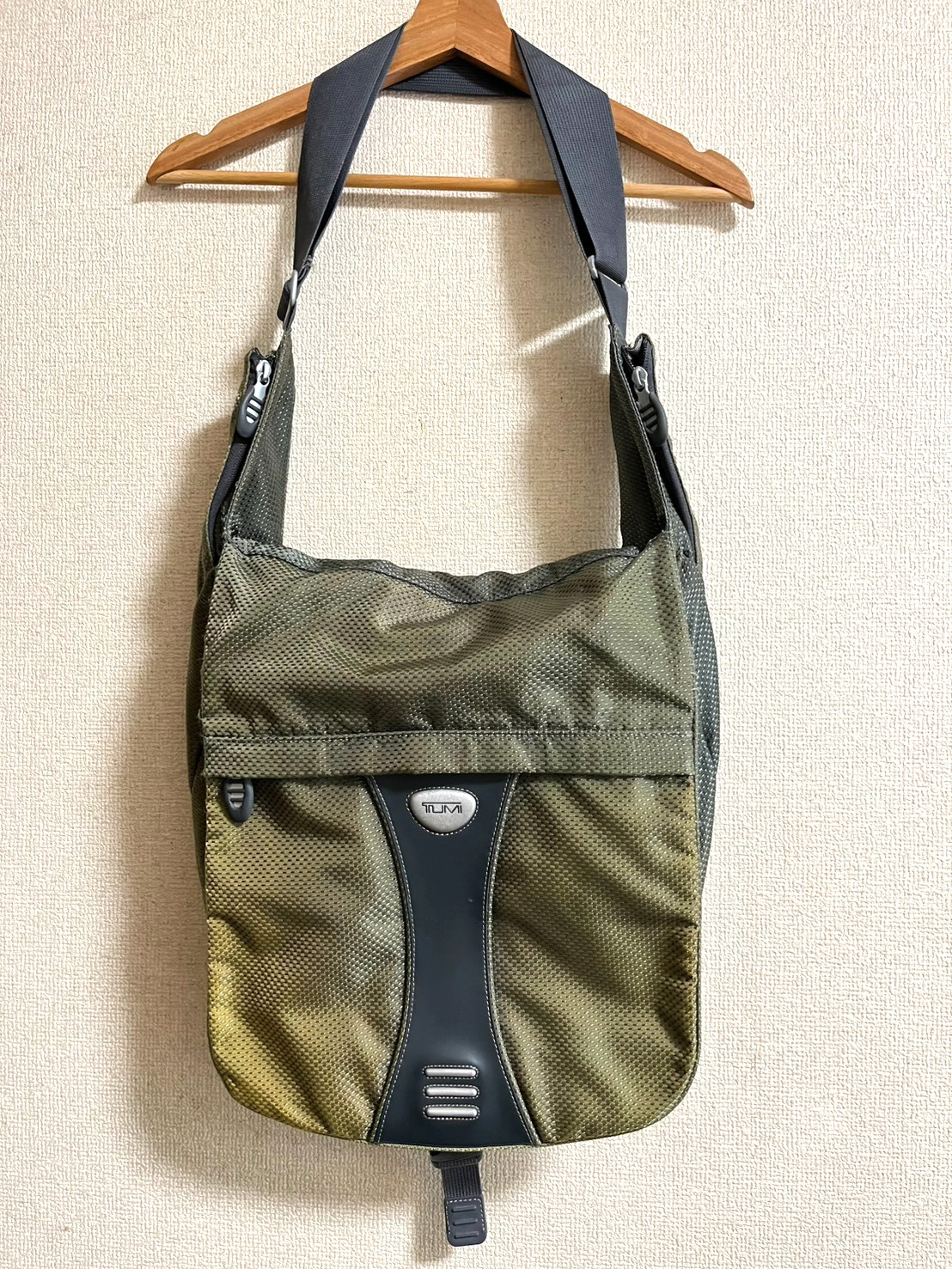 TUMI T2 Olive Green Technical Shoulder Bag Messenger Style A4 Minimal