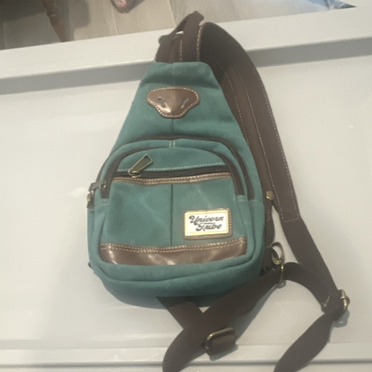 Vineyard Vines Teal Brown Sling Bag Zip Closure Adjustable Shoulder Strap Men