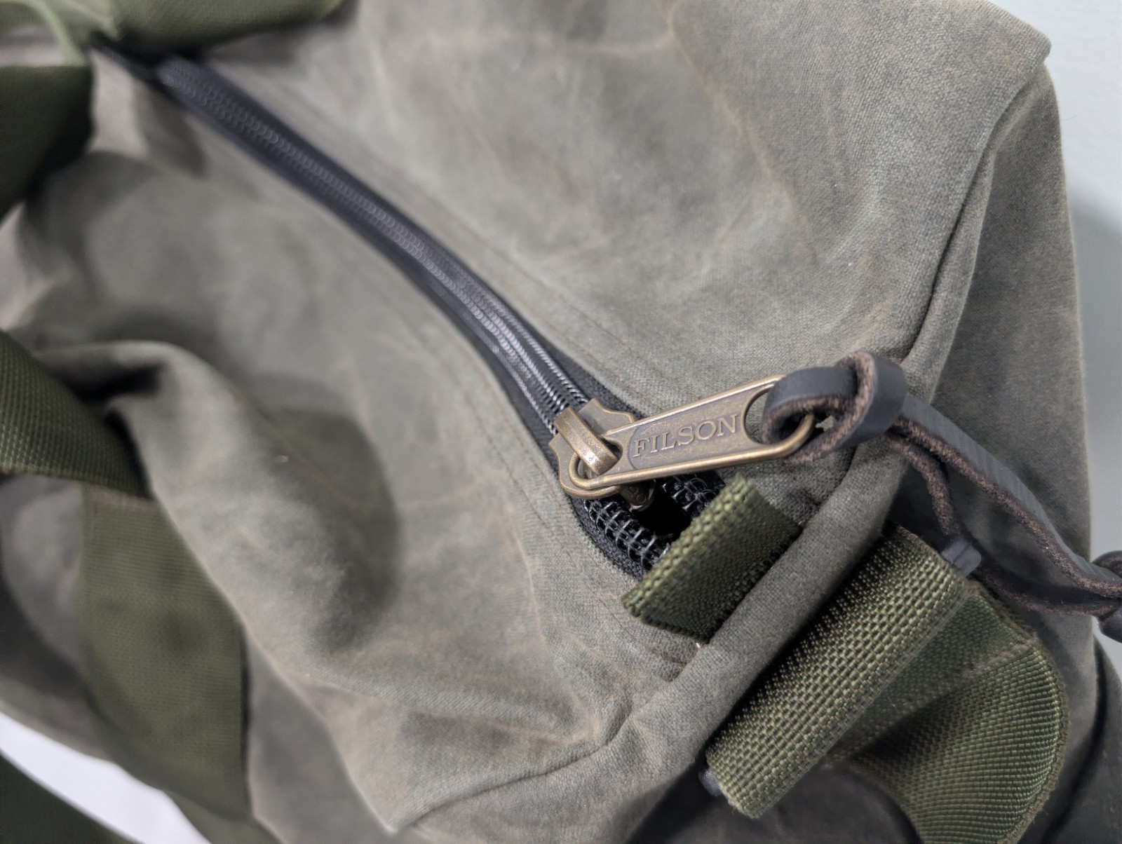 Filson Field Medium Duffel Bag Spruce Green Tin Cloth Nylon Lined Made in USA