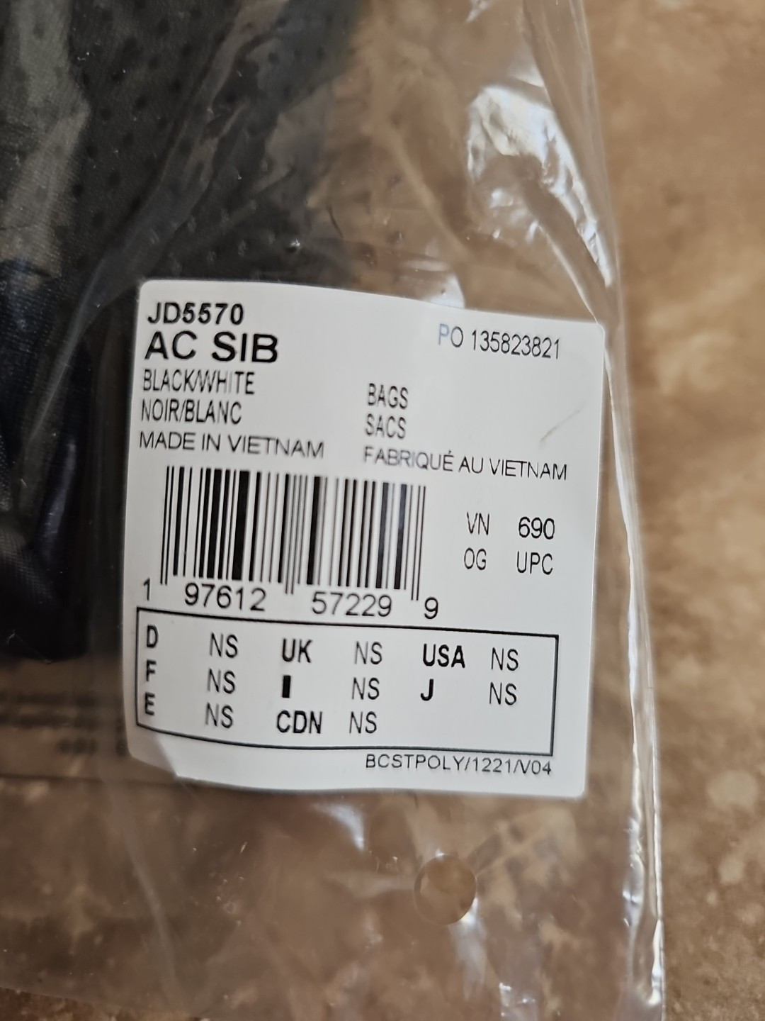Adidas Original Adicolor Small Sling Bag Black White JD5570 BRAND New in package