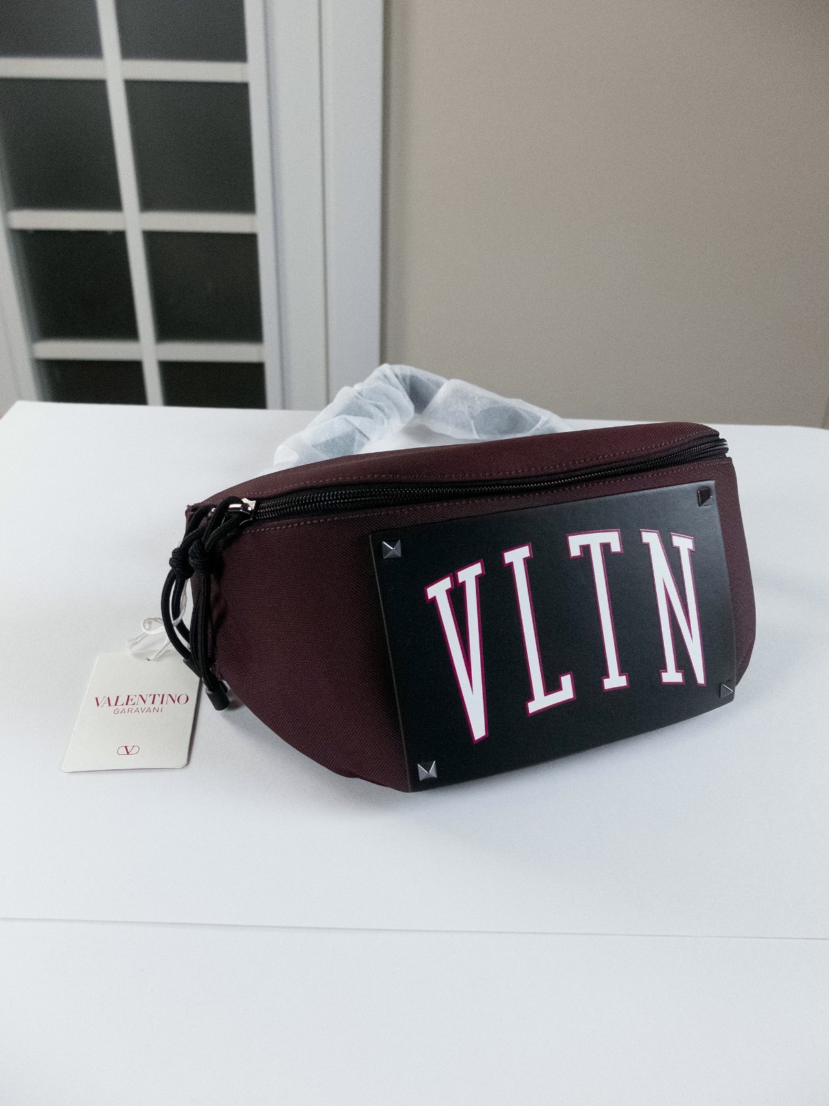 (NO CUSTOMS TAX) VALENTINO Garavani varsity VLTN burgundy & black belt bag