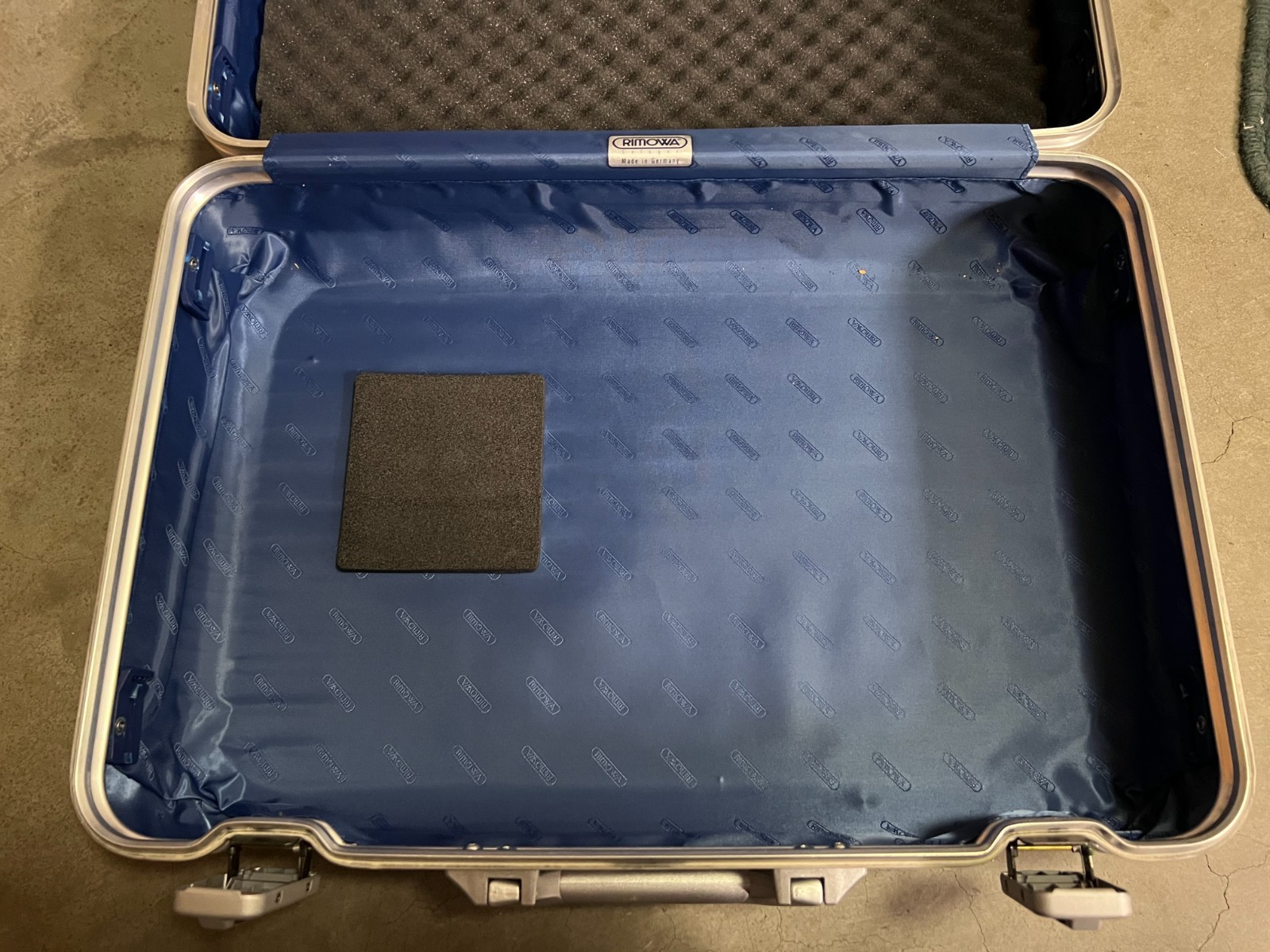 Rimowa Topas Attache Case Silver Large 33L/Topaz 92854 Attache Case PRE-LVMH