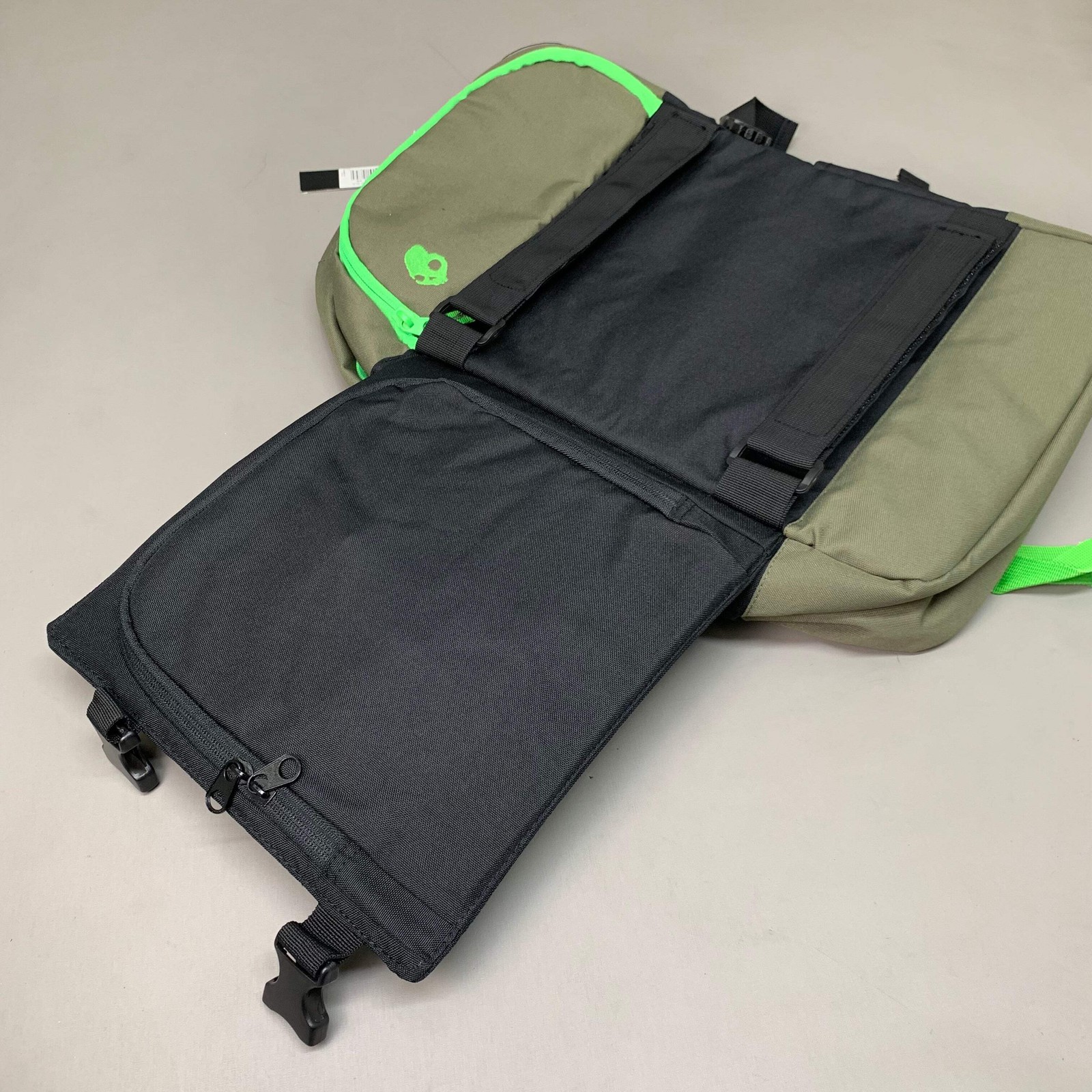 SKULLCANDY Heavy Duty Backpack 18″ x 12″ Green/Black SKDY1153