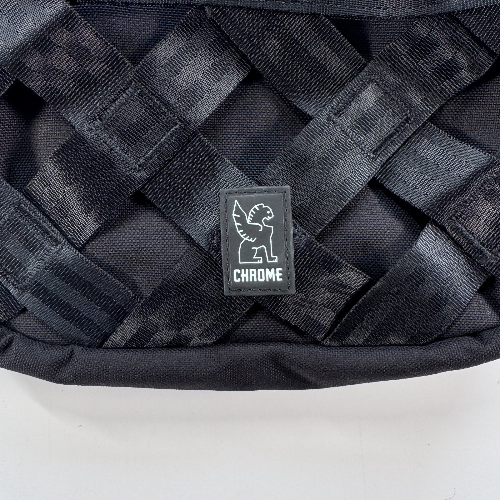 CHROME INDUSTRIES Barrage 5L Sling Crossbody Bag Small Black
