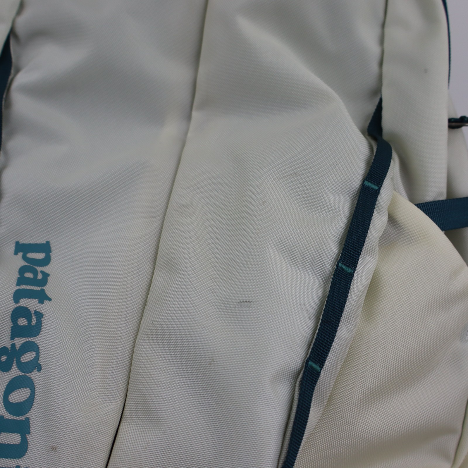 Patagonia Refugio 26L Womens Backpack White Laptop Bag Daypack Hiking School