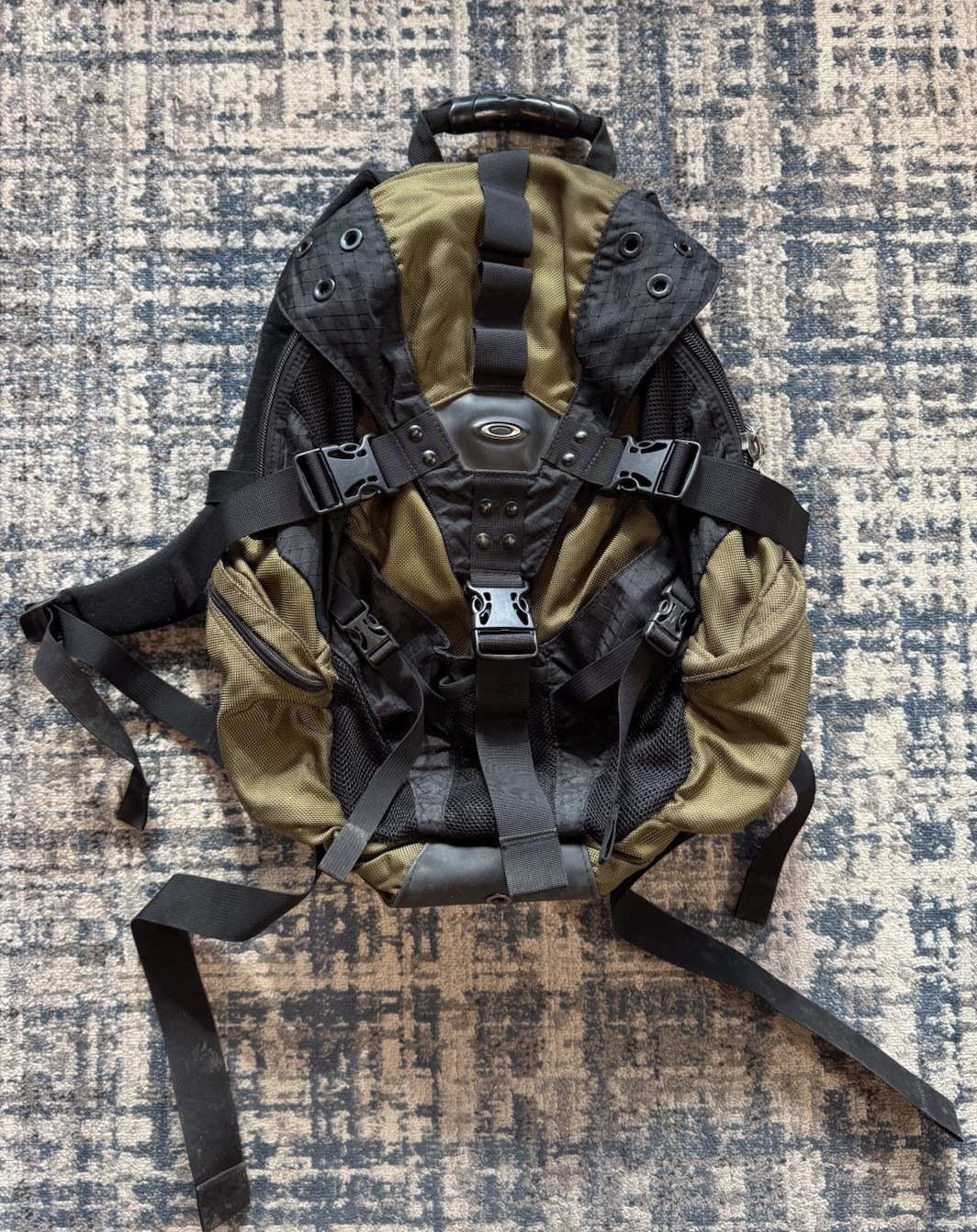 Vintage Oakley Icon Backpack 2.0 Olive Green
