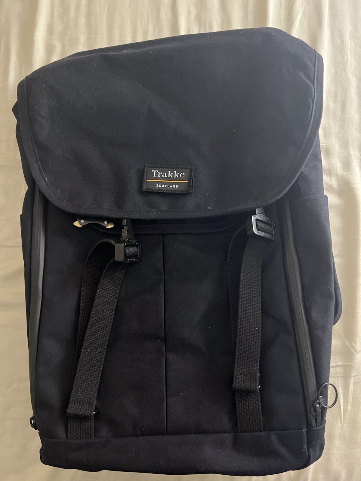 Trakke Bannoch Pro 25L – Black waxed canvas – Orange Liner