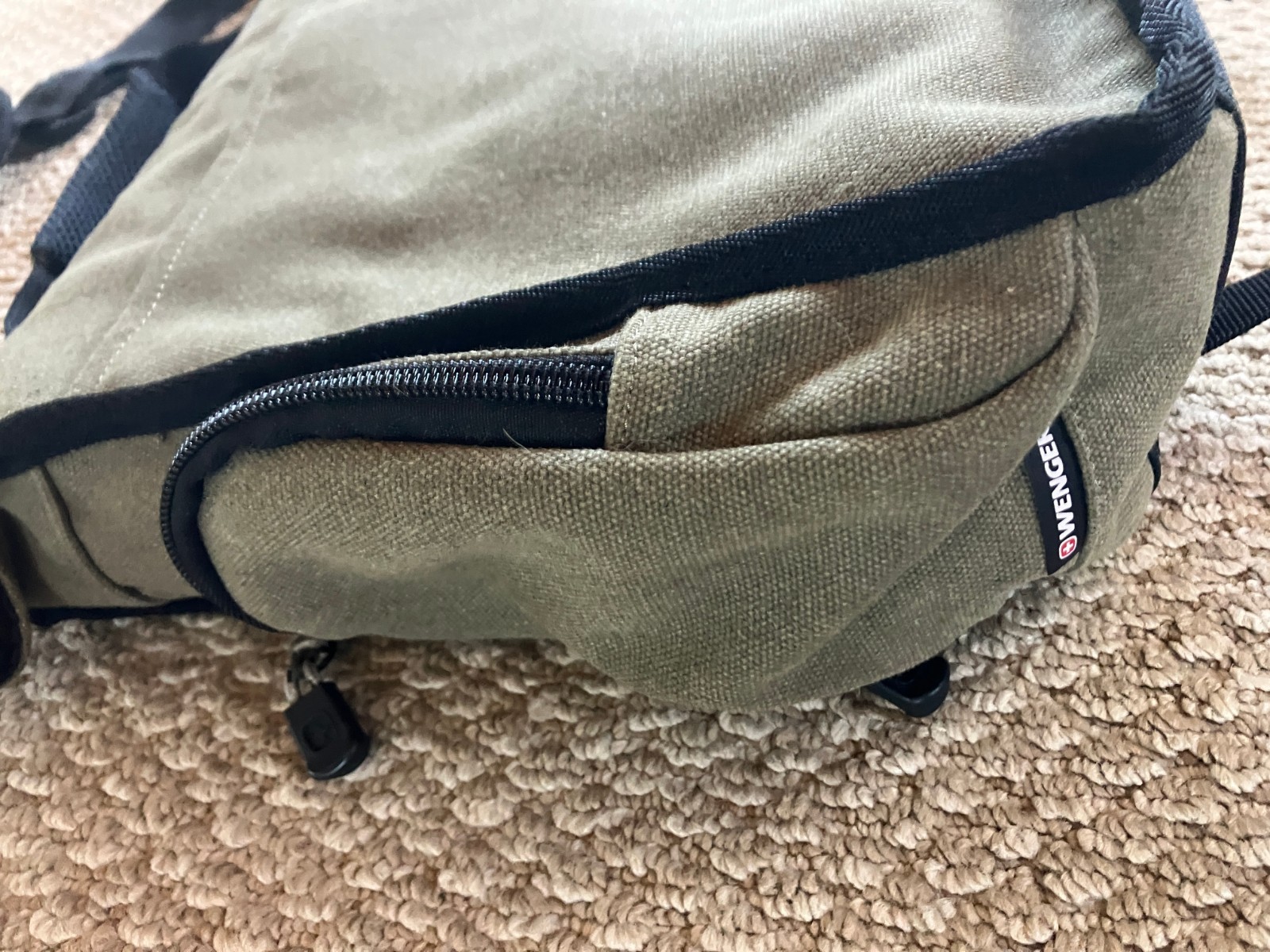 NWOT Swiss Gear Wenger Zinc model laptop/messenger bag Padded Laptop Compartment