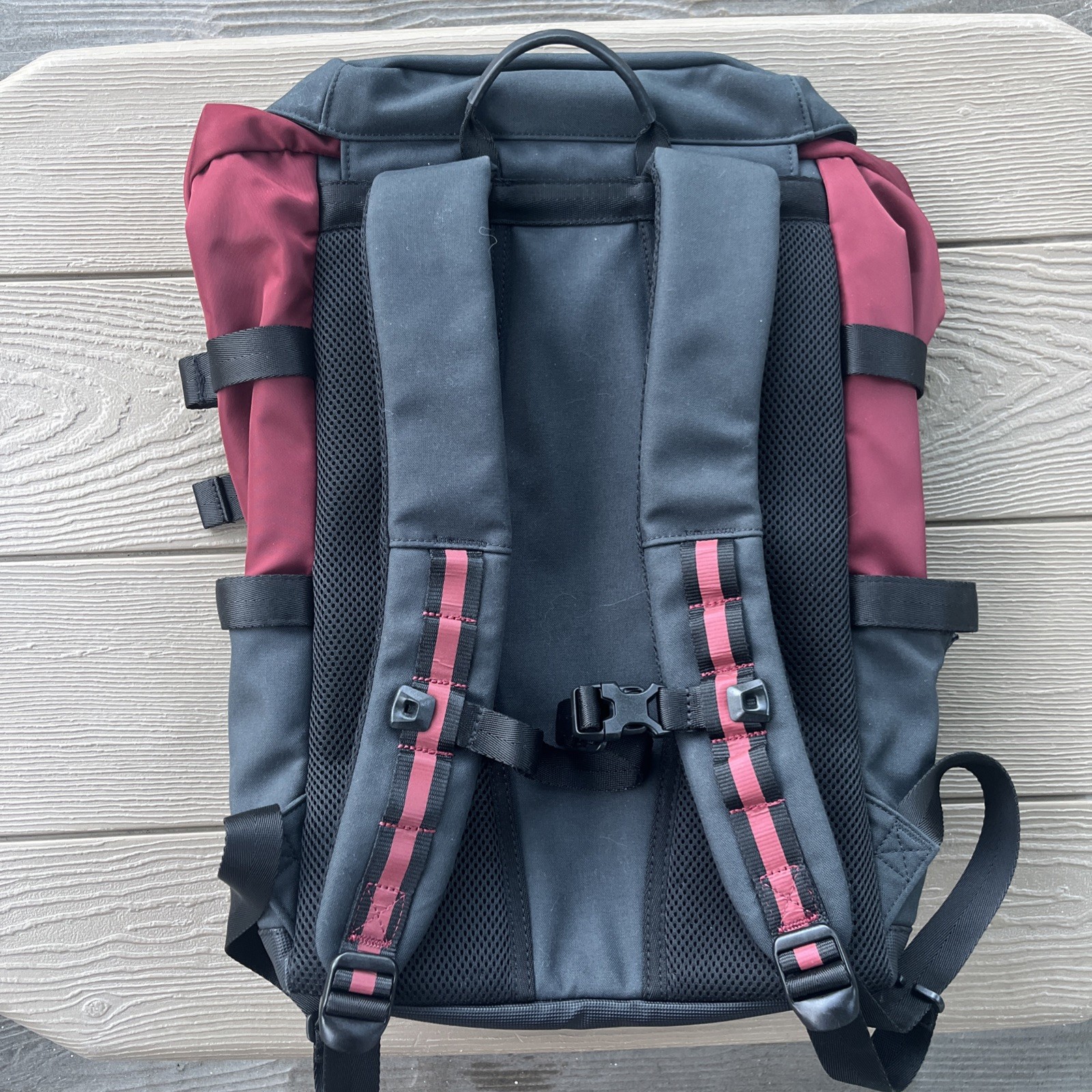 OAKLEY Utility Organizing Backpack Rucksack Large Black Maroon Bag