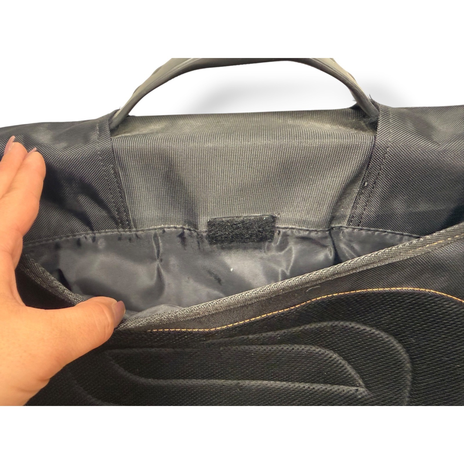 Targus Urban Messenger Laptop Bag Black TSM005US