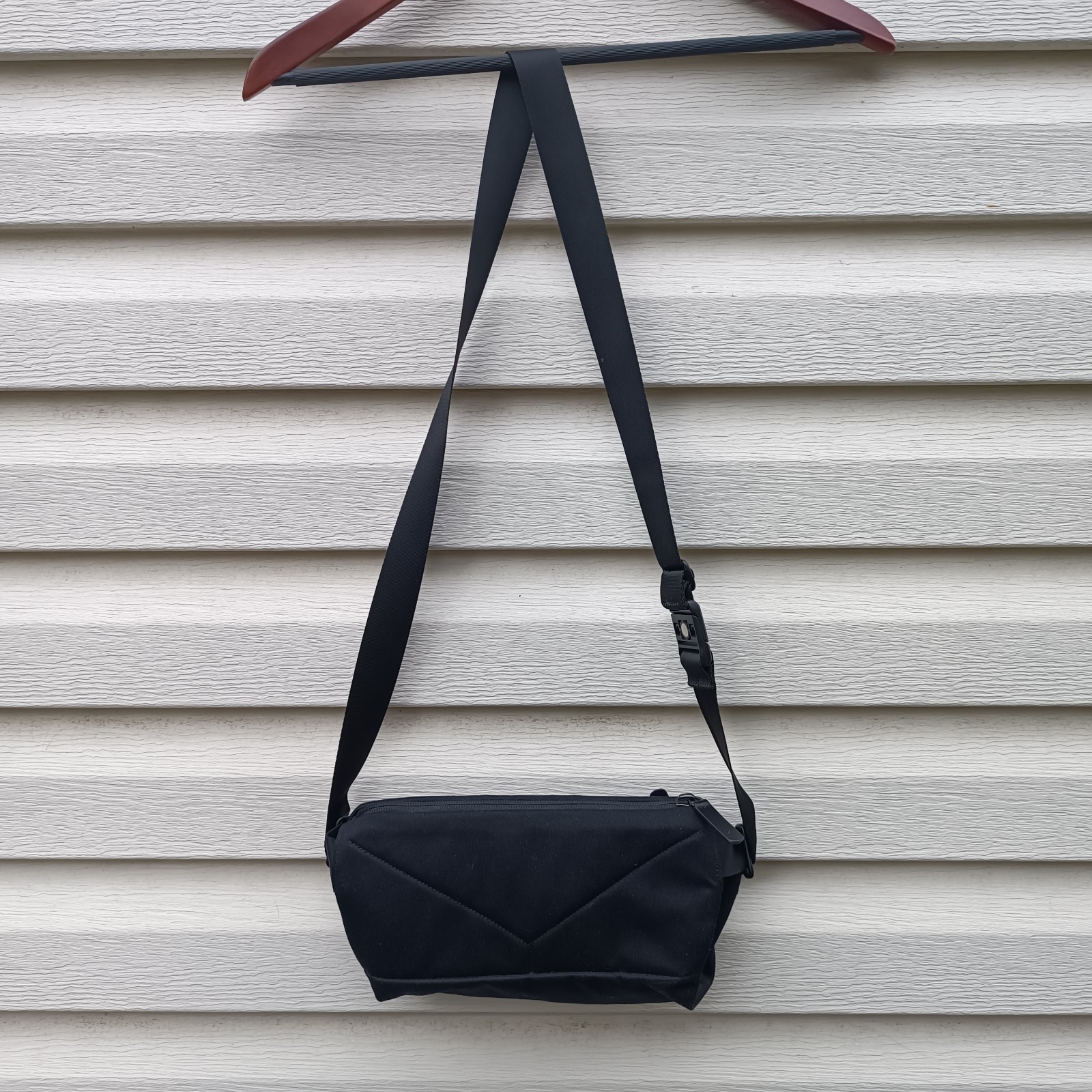 Bellroy Sling Mini Melbourne Black Water Resistant