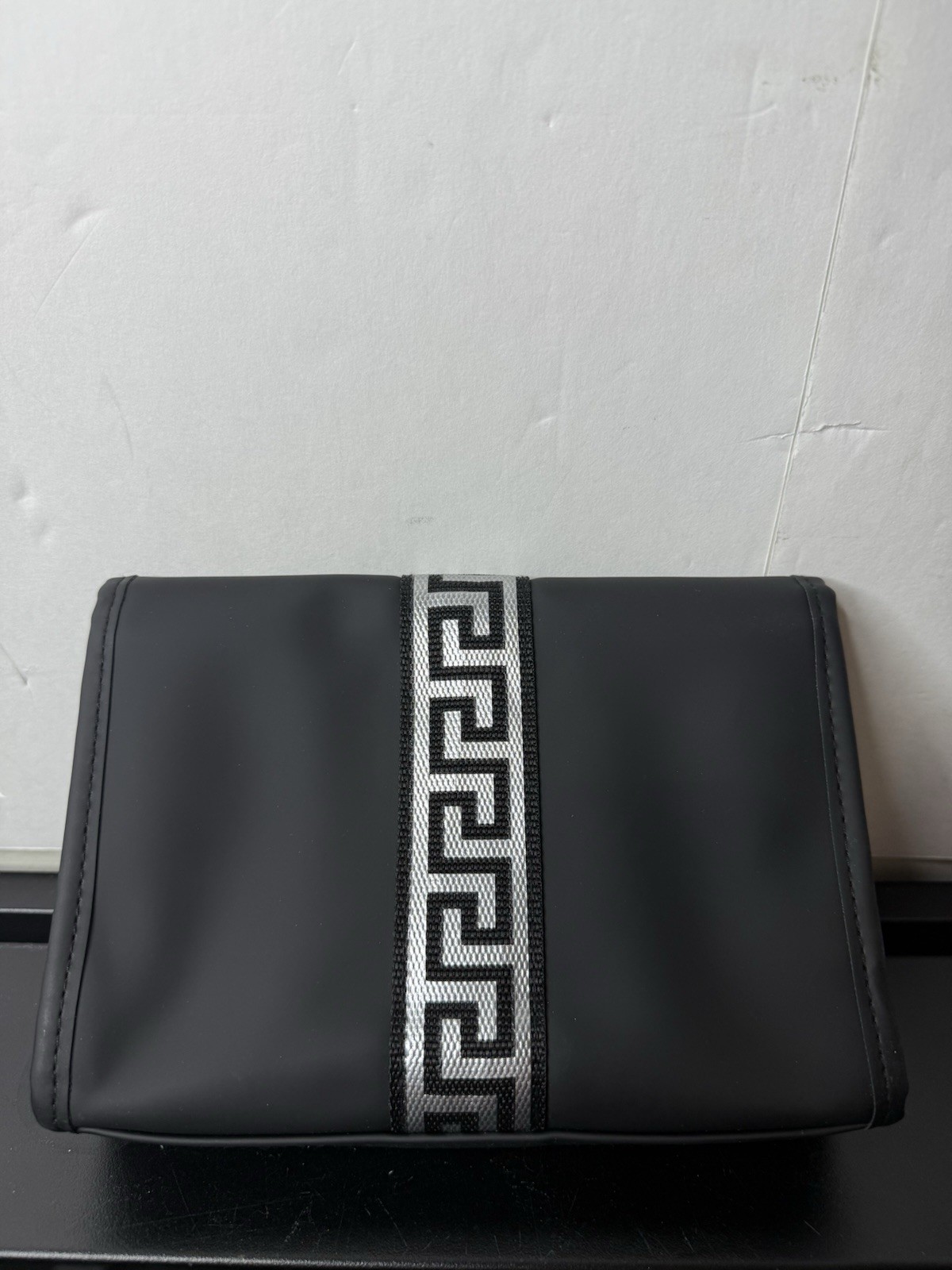VERSACE FRAGRANCE BLACK INSTITUTIONAL CASE TRAVEL BAG MENS POUCH 8″ X 6″ X 2.5″