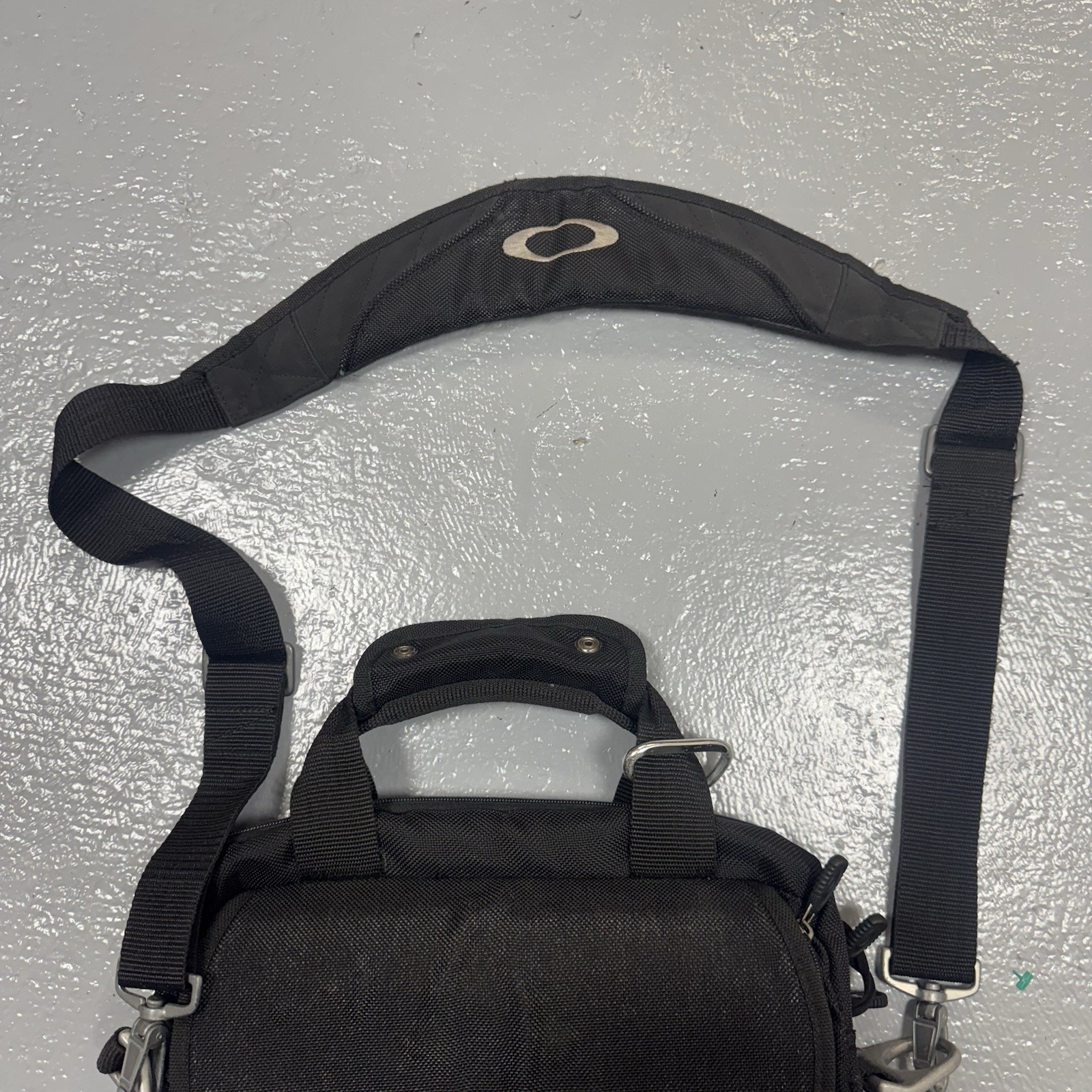 Oakley Tactical Field Gear Vertical Messenger Day Pack Laptop Bag Black 16×13
