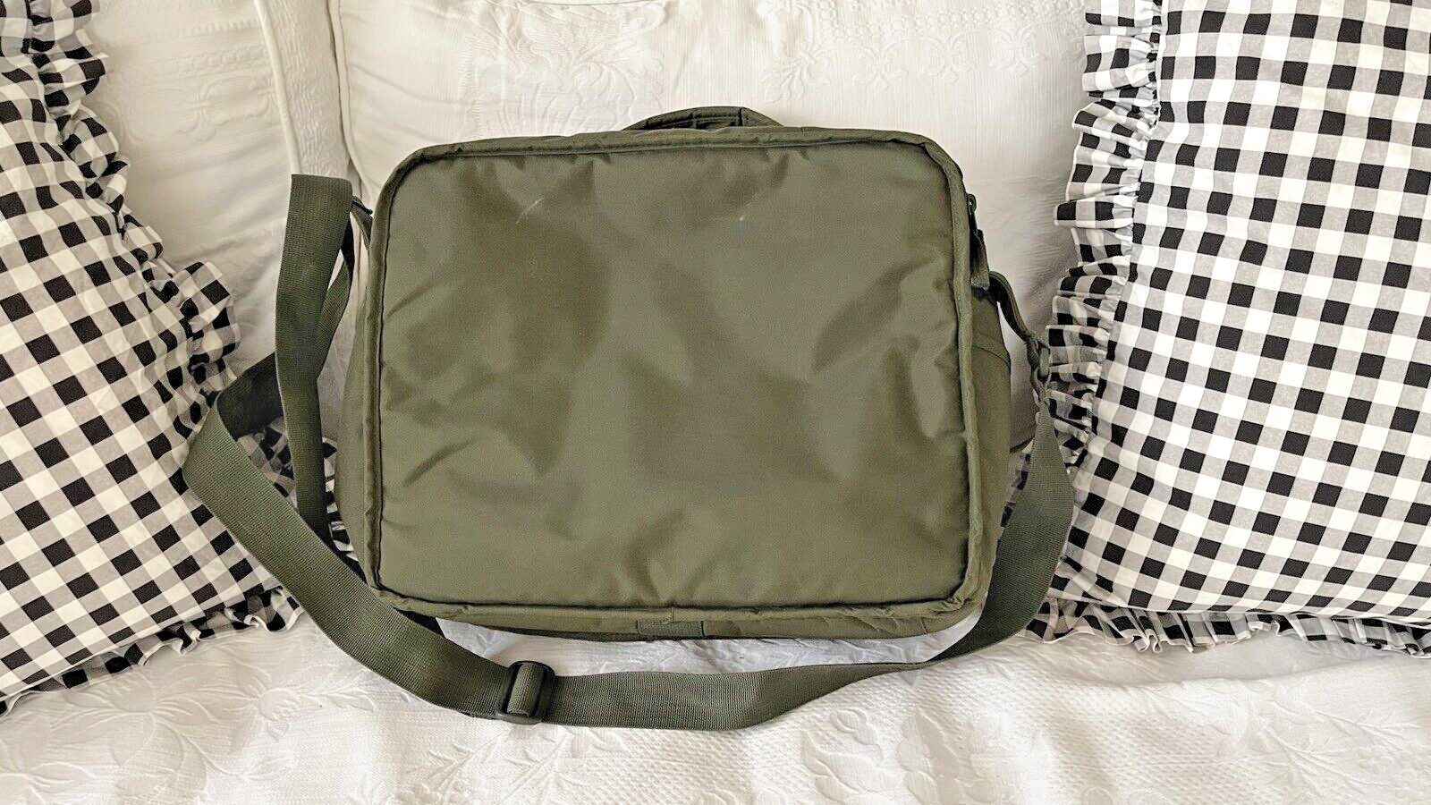 EUC Volcom Stone Dark Olive Army-Green Computer Messenger Bag 12×14