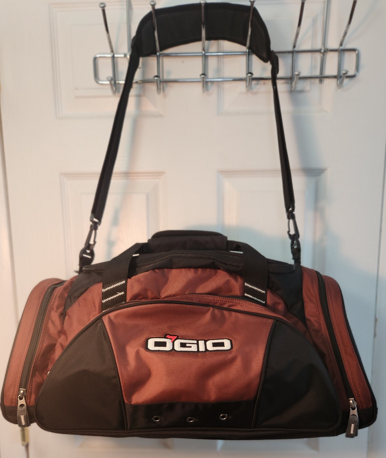 DUFFEL BAG, OGIO NYLON 22×10 MAROON & BLACK w SHOULDER STRAP in GREAT SHAPE