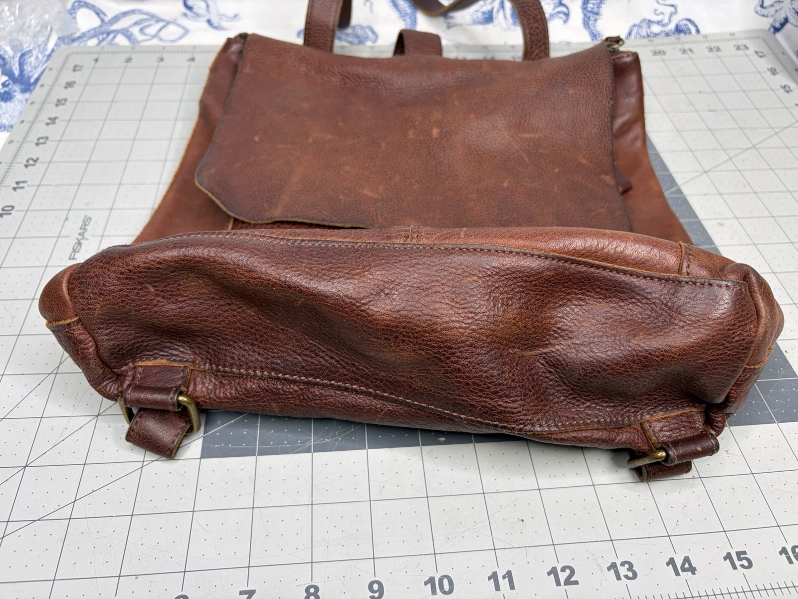 DULUTH TRADING CO. Lifetime Leather Brown Convertible Backpack Crossbody Bag