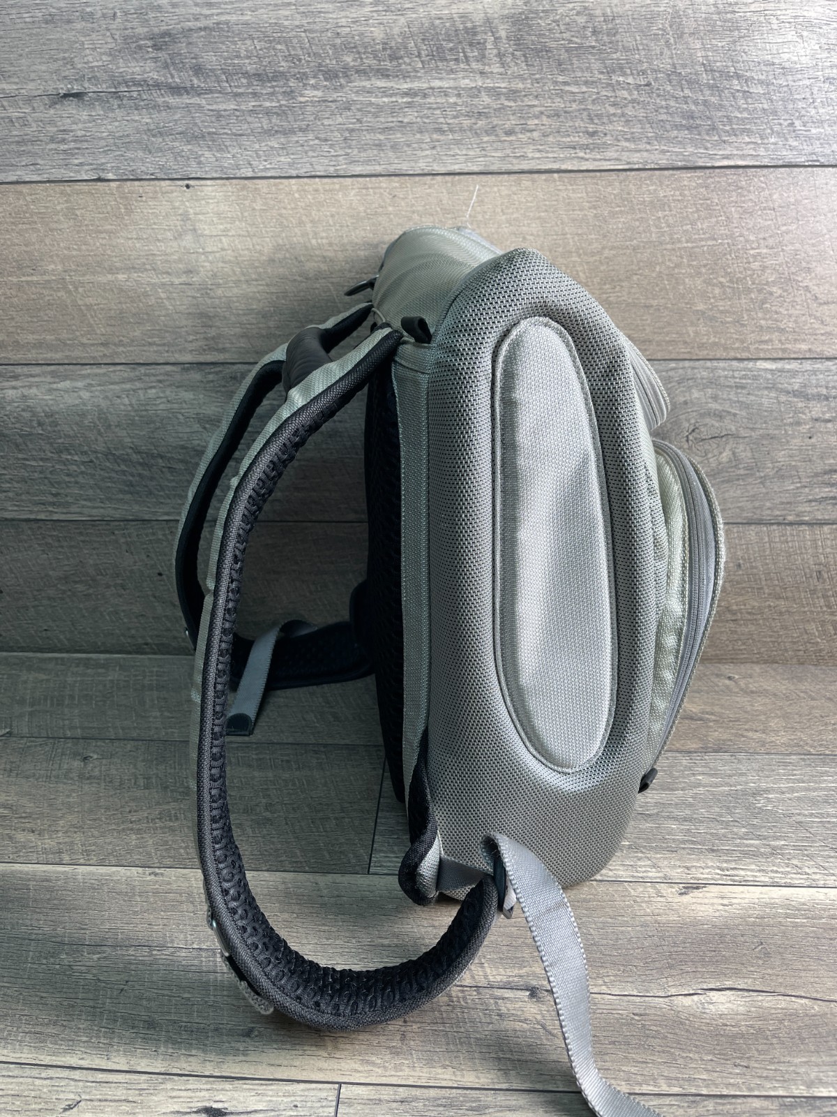 Tumi Backpack Computer Gray Zip Inner Pocket Laptop Sleeve Adjustable Shoulder