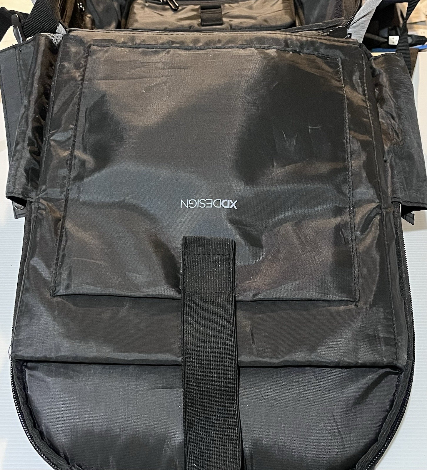 XD Design Bobby Hero Anti Theft Backpack Laptop 15.6″ RFID USB Grey/Pink As New