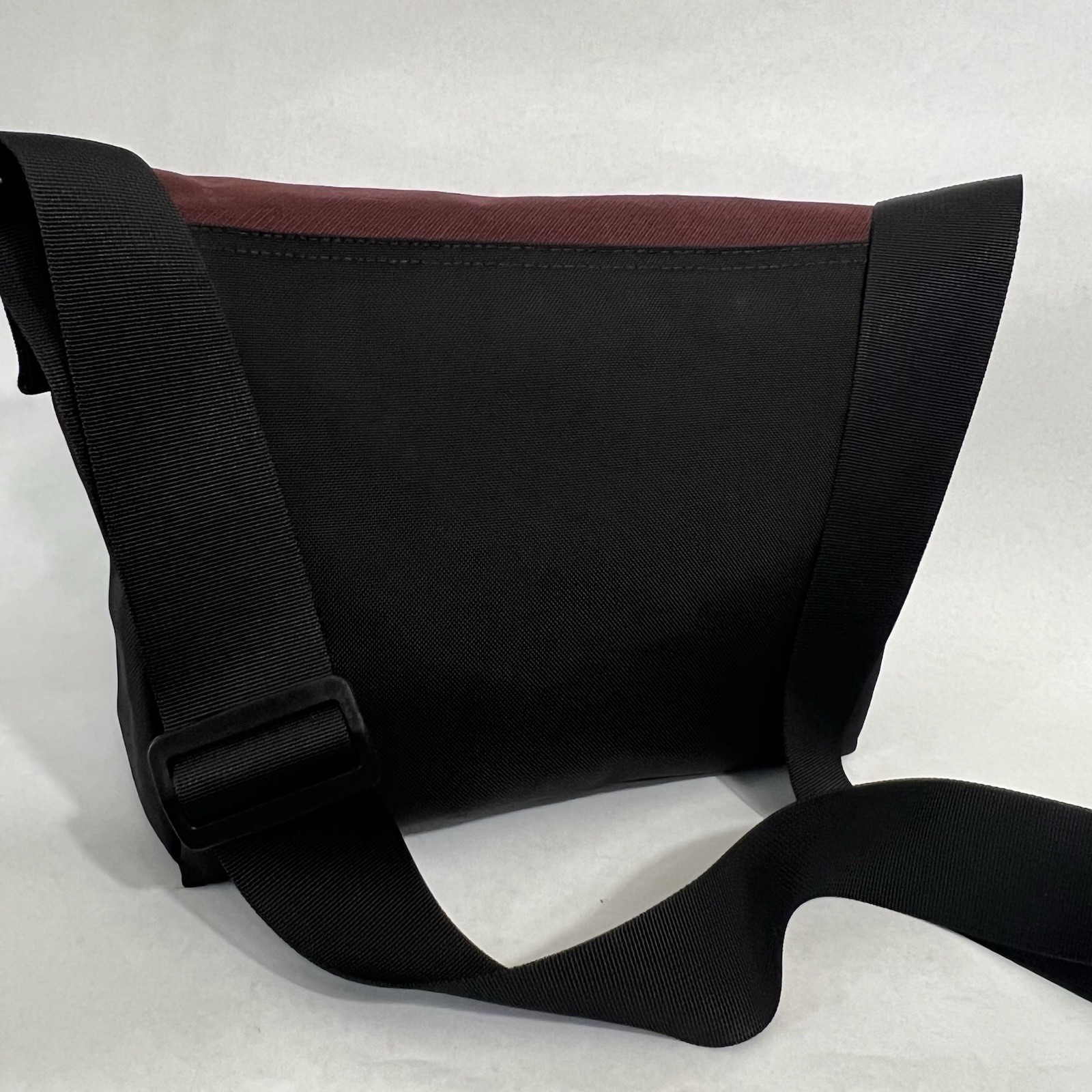 TIMBUK2 Classic Messenger/Laptop Bag Made In USA Maroon And Black Straps
