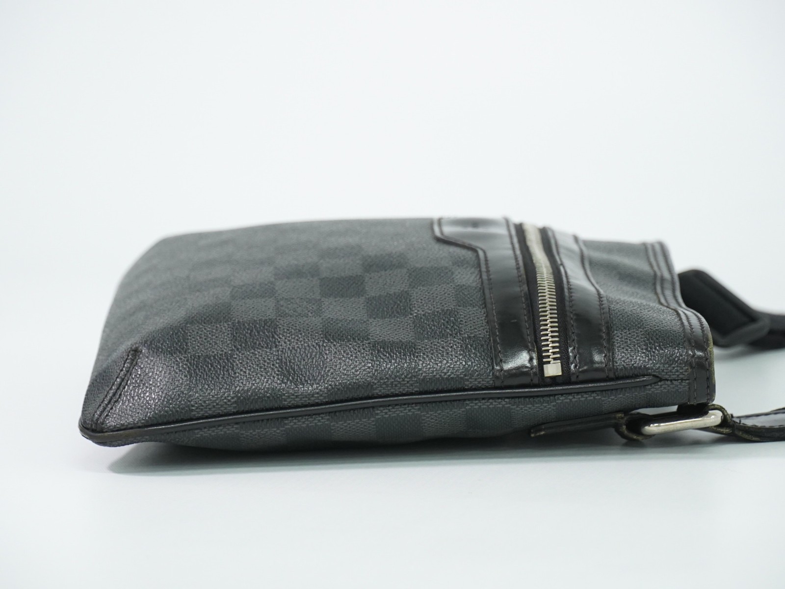 Louis Vuitton Thomas N58028 Damier Graphite Canvas Shoulder Crossbody Bag Black