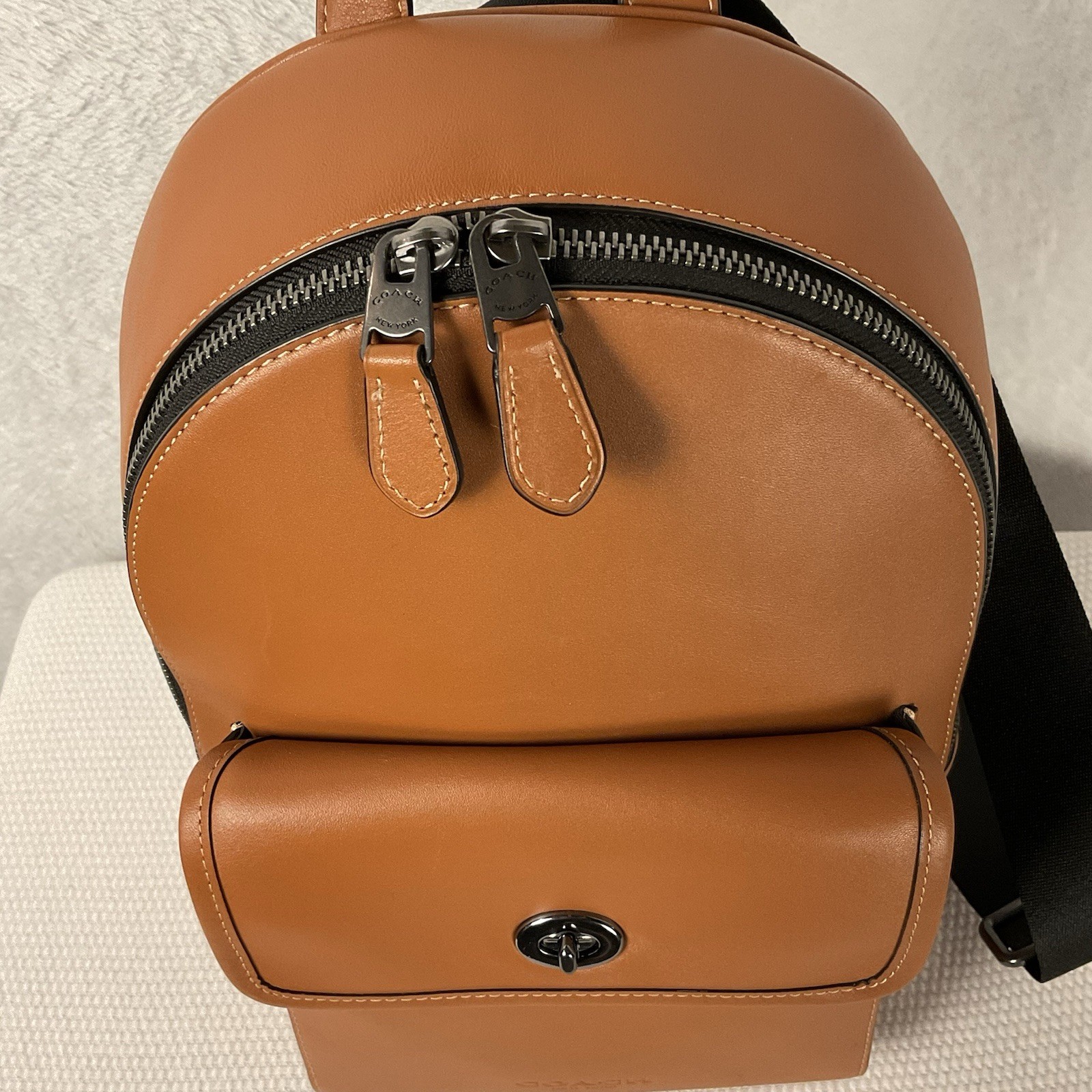 COACH Small Turnlock Sling Pack Smooth Leather CBI24 Tan Preloved