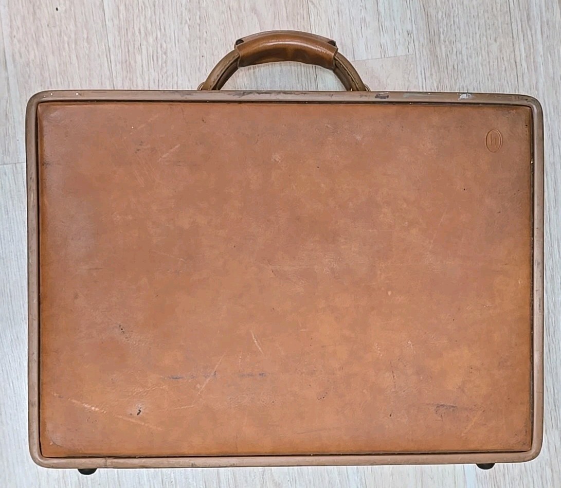 Hartmann Belting Vinylgrain Travel Briefcase Attaché Case 18″x13.5″x5 Vtg W/ Key