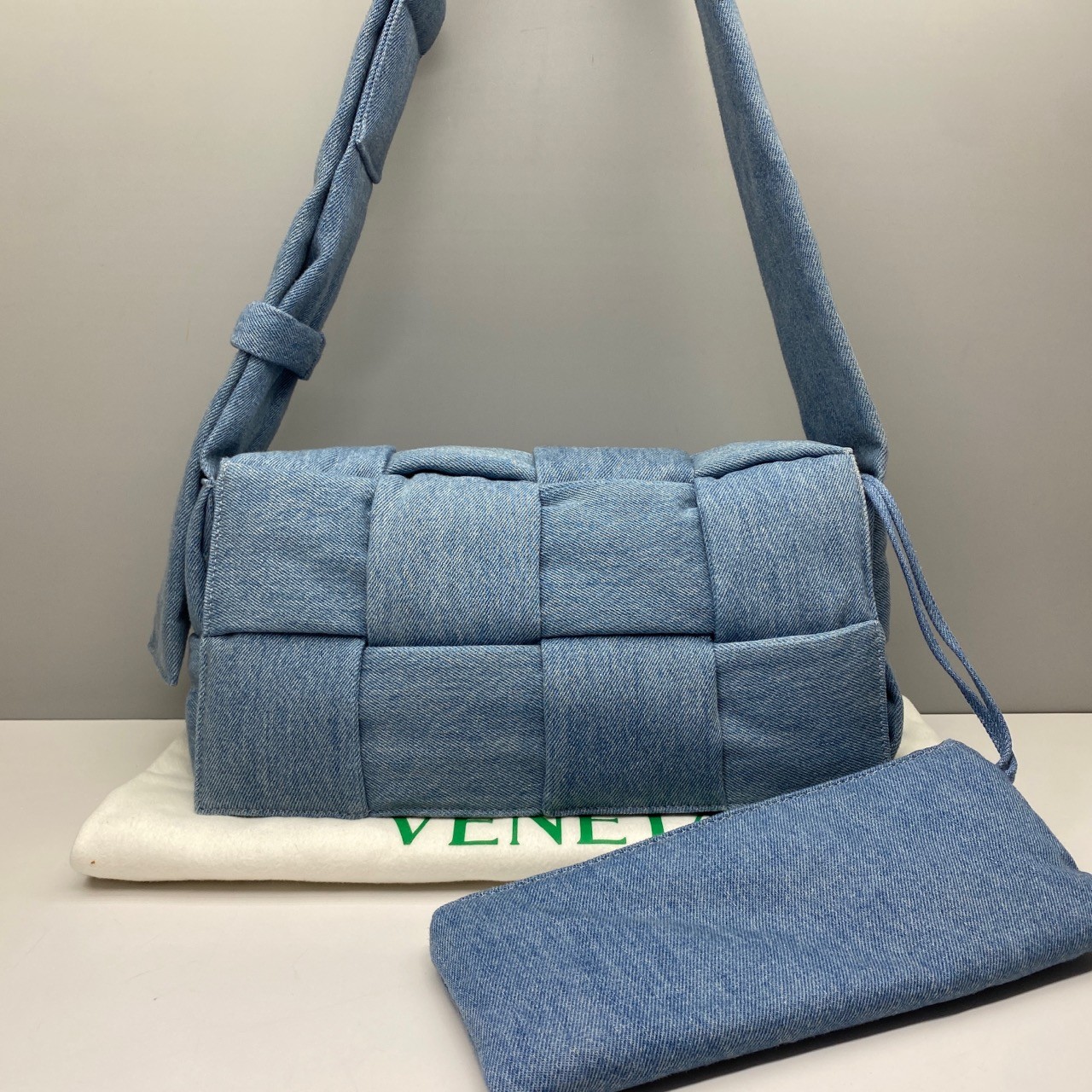 Bottega Veneta Pre-Owned Authentic Denim Boston Bag 30x15x7.5cm