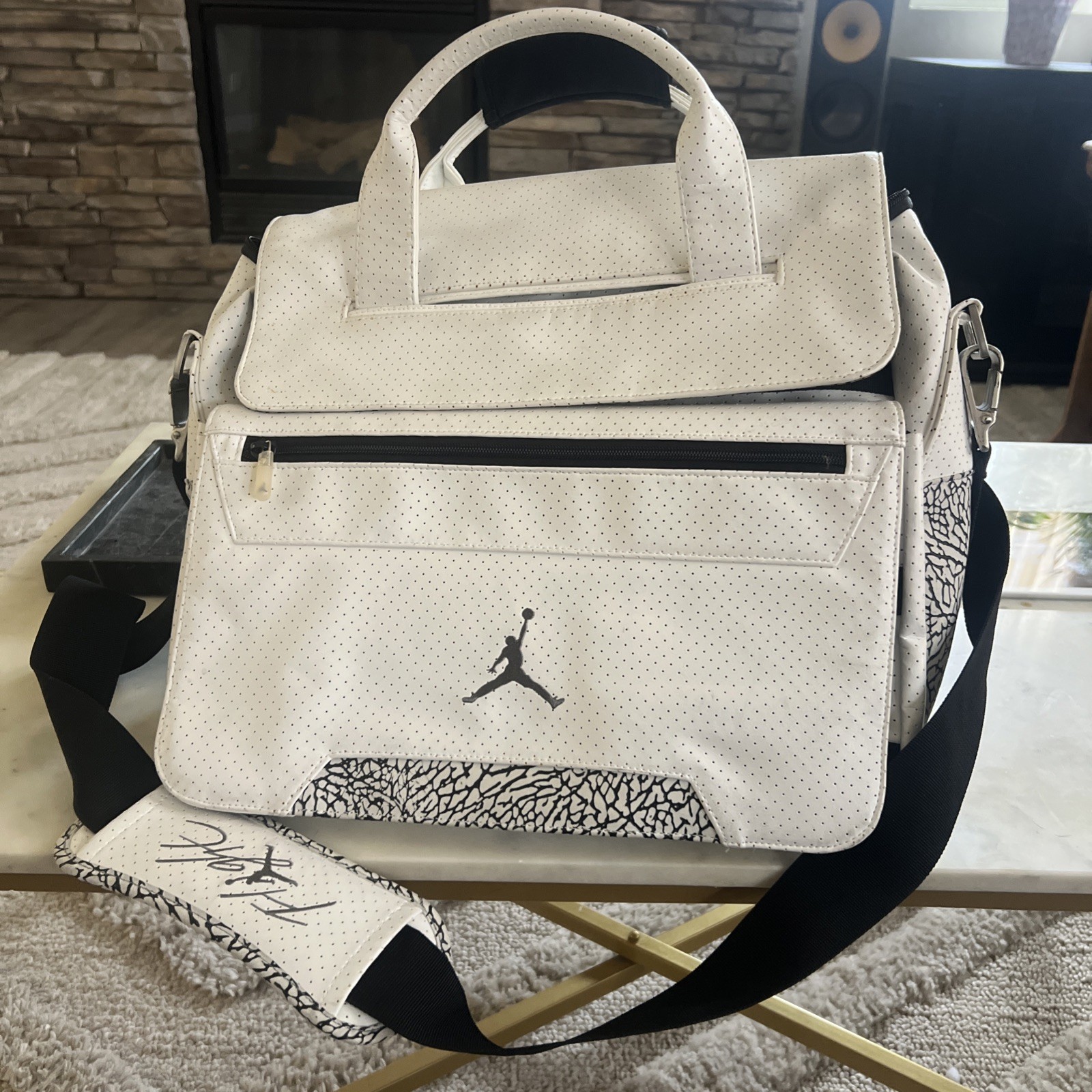 Air Jordan Rare Vintage Messenger laptop Bag White Elephant Print 145555-100